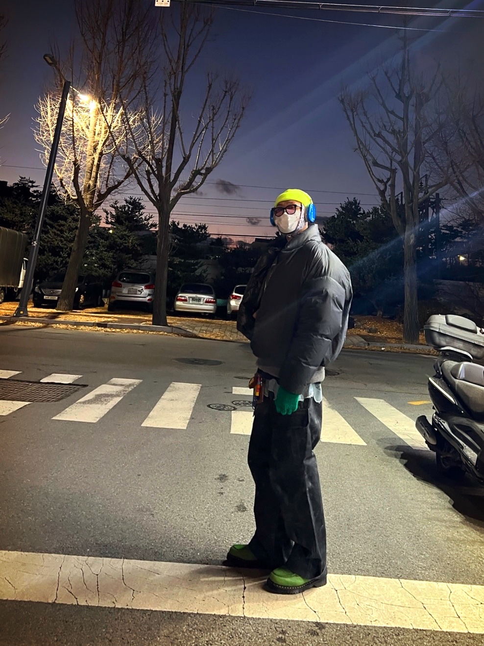 Dr. Martens x Awake NY Lowell Hair On Leather Moc Toe Shoes Green, Bensimon Finger Hole Gloves Green 착용 스타일 - 4
