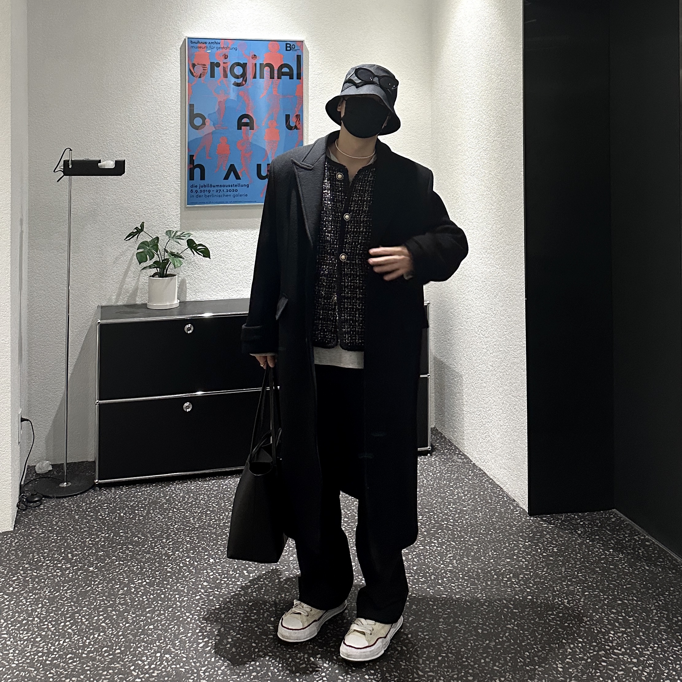 Maison Mihara Yasuhiro Peterson OG Sole Canvas Low-top Sneakers Natural, Permanent Archive Straight Work Pants Black 착용 스타일