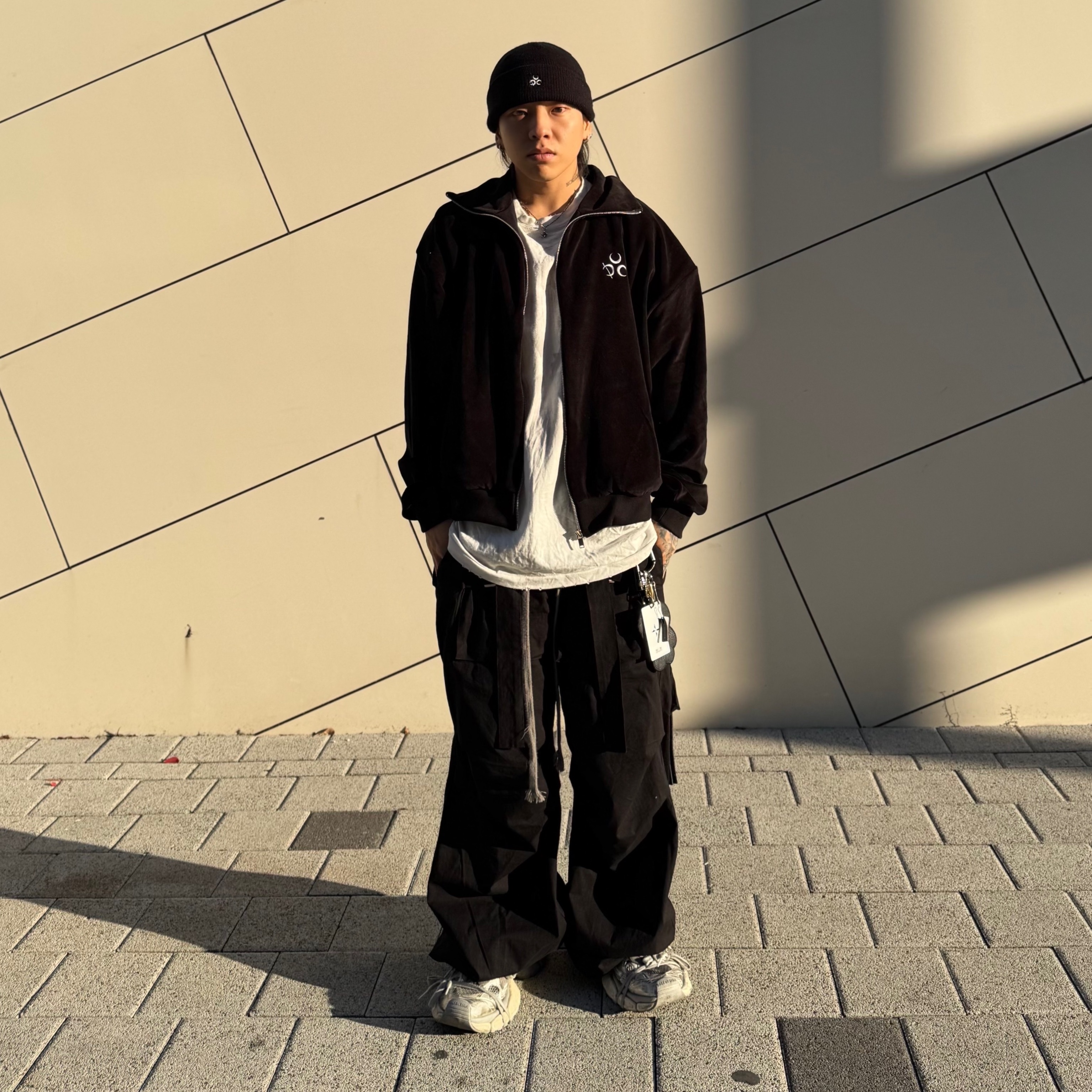Wapworks Wide Safety Cargo Pants Black, Balenciaga 3XL Sneakers Light Beige 착용 스타일 - 4