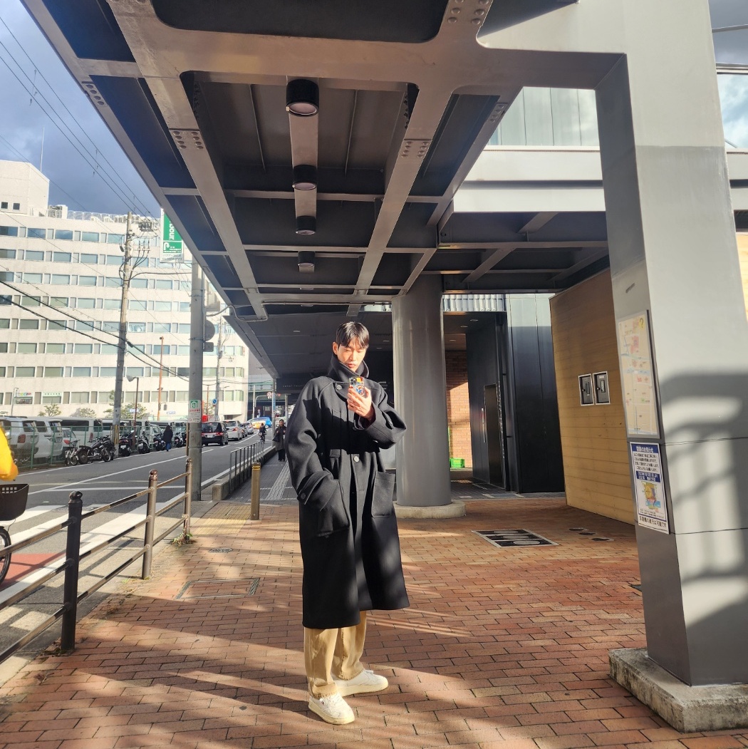 Undermycar Legion.02 Balmacaan Oversized Wool Coat Black 착용 스타일