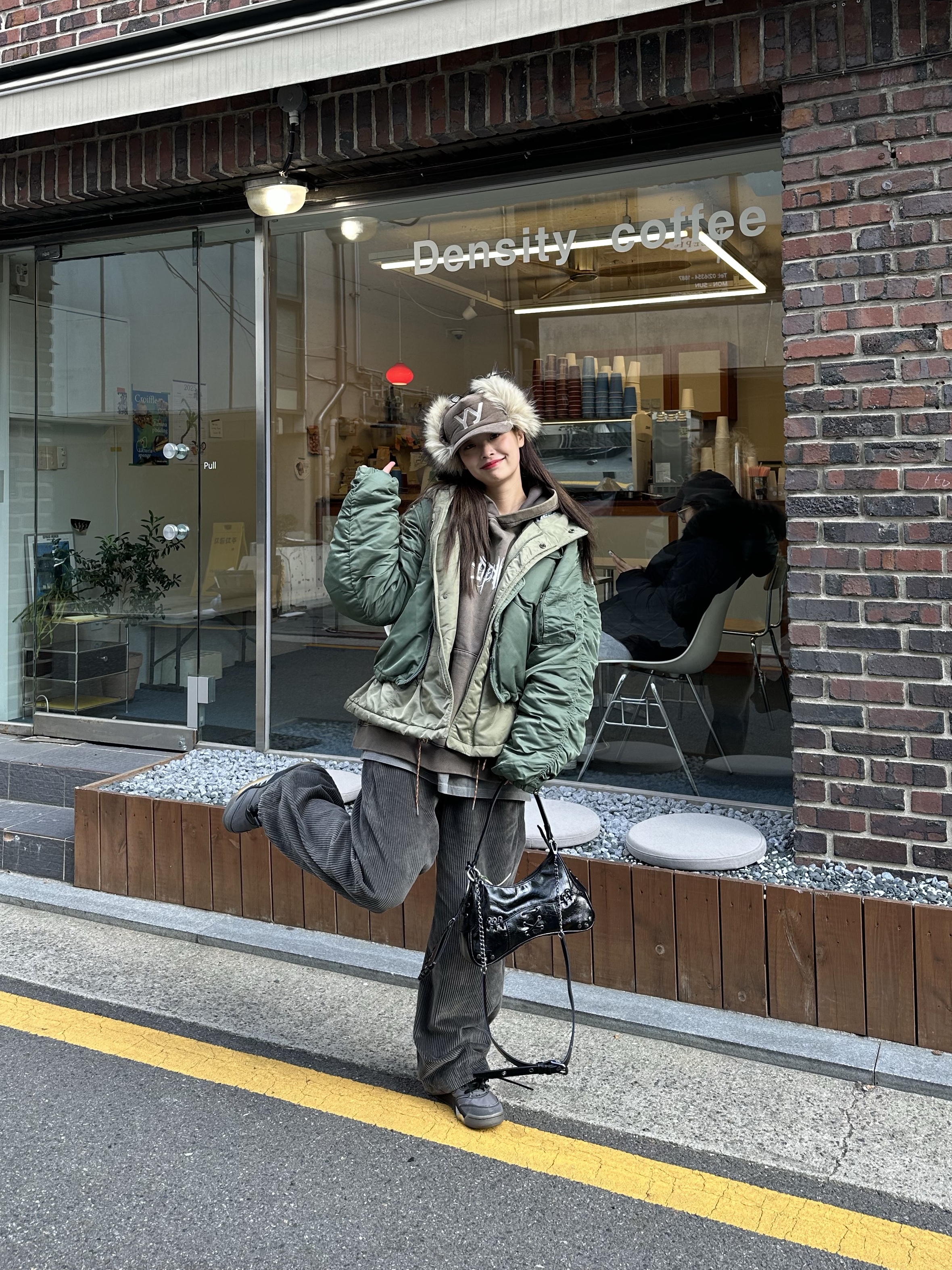 Open Yy Faux Fur Corduroy Earflap Cap Khaki, Jordan 5 x Off-White Retro SP Black Muslin 착용 스타일 - 1