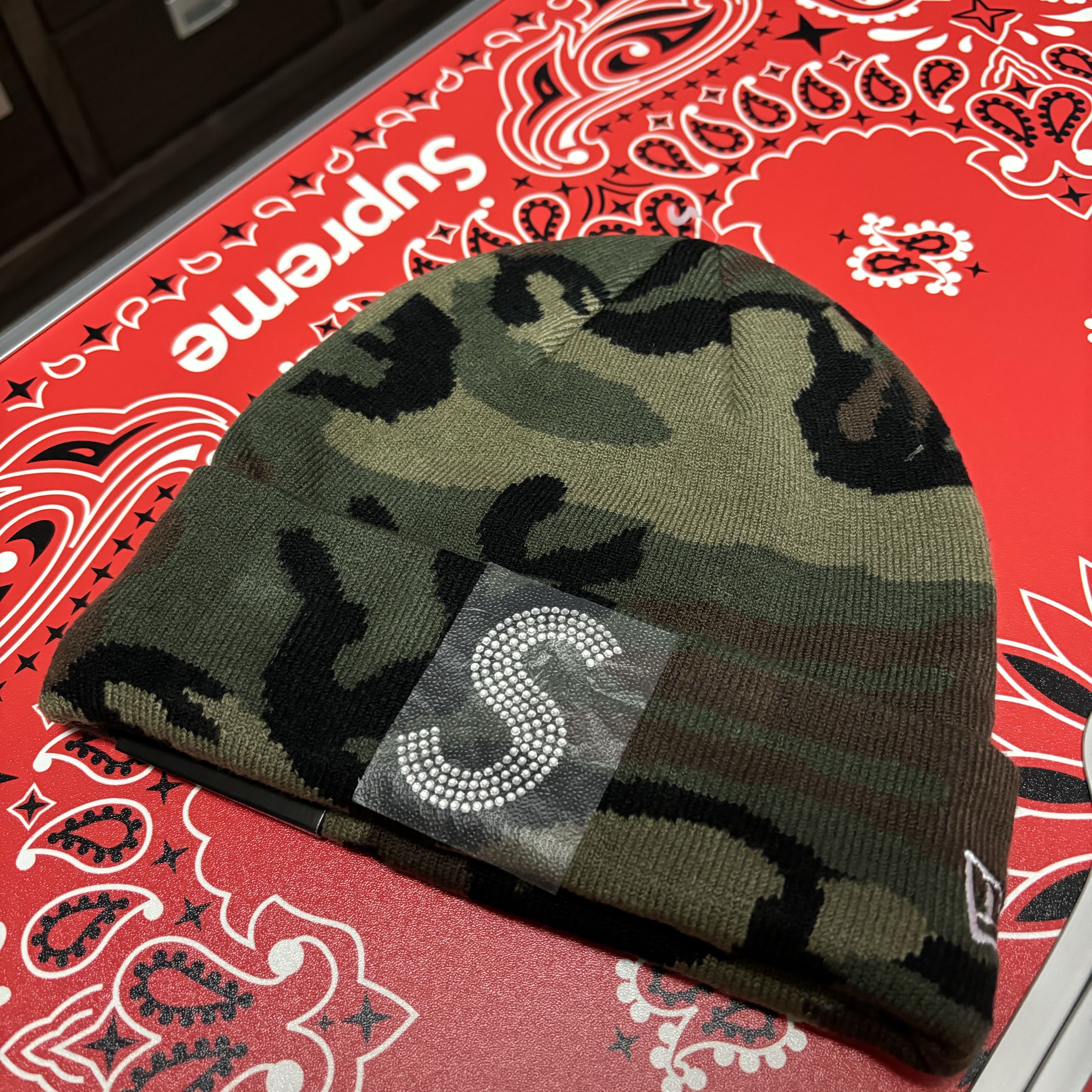 Supreme Box Logo Crewneck Blue - 22FW, Supreme New Era Swarovski S Logo Beanie Woodland Camo - 21SS 착용 스타일 - 4