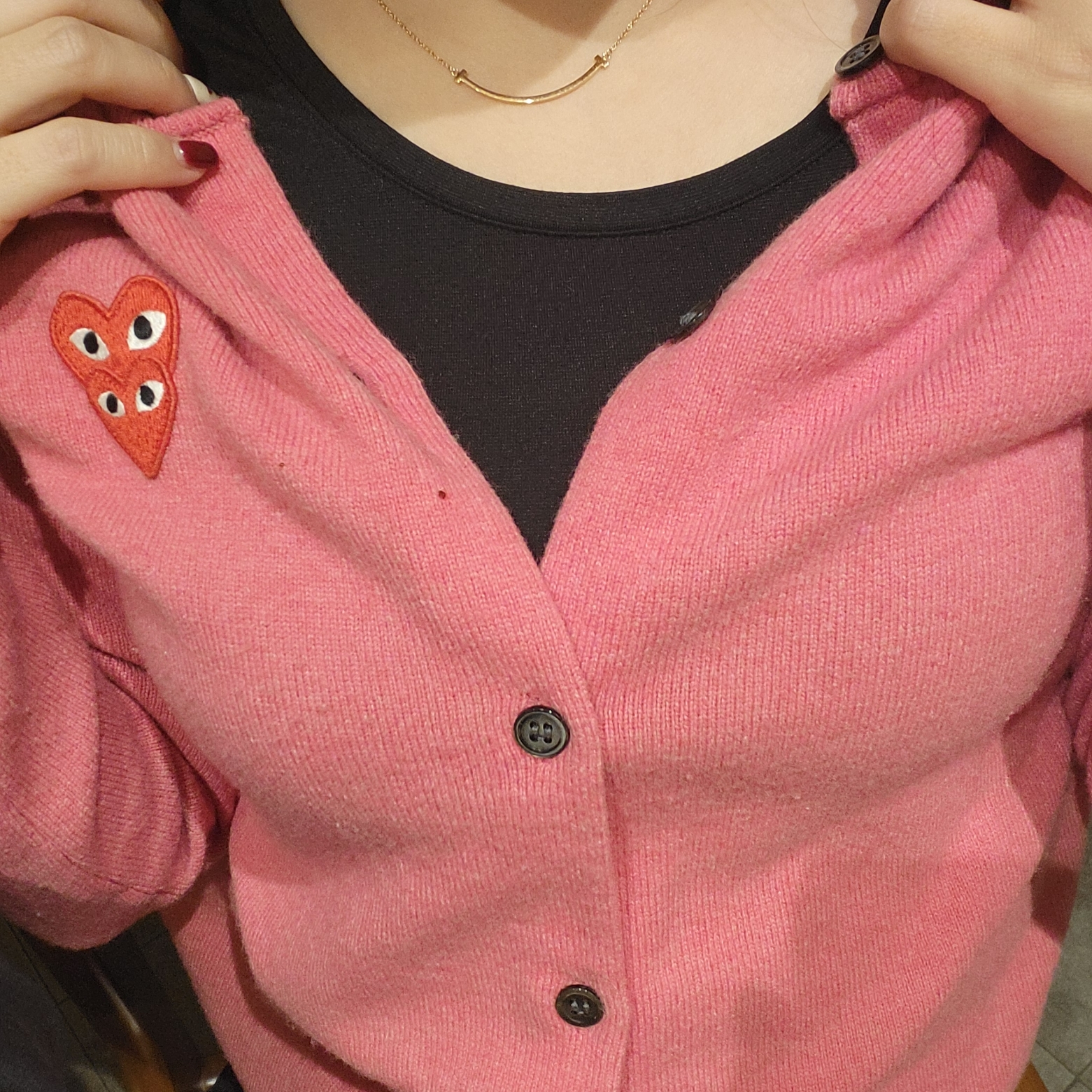Tiffany & Co. Tiffany T Smile Pendant Small Rose Gold, (W) Play Comme des Garcons Double Heart Knit Cardigan Pink 착용 스타일 - 3