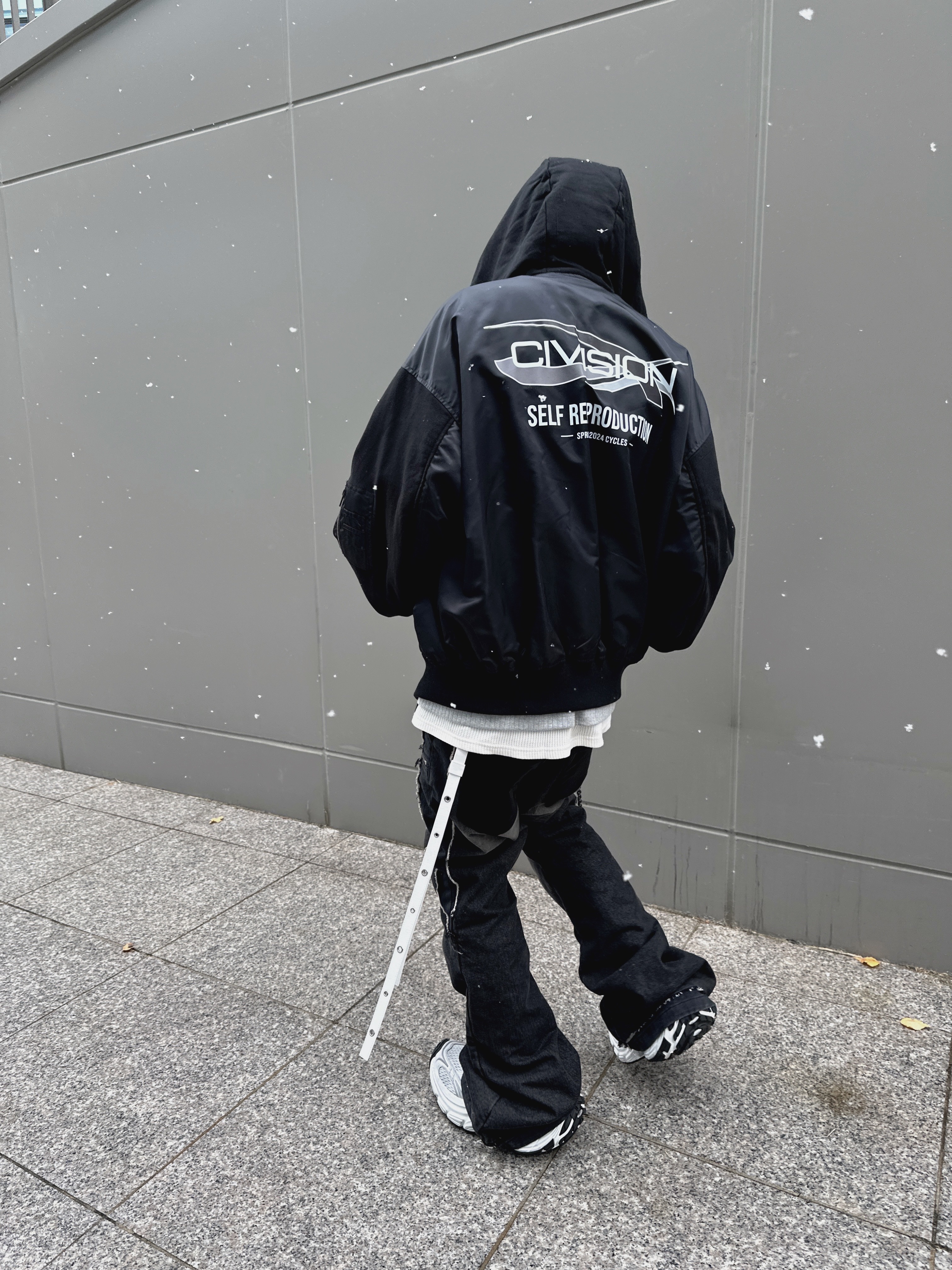 Civision by CSC Remake Hooded Blouson Black, Balenciaga 10XL Sneakers White Grey Silver Black 착용 스타일 - 3