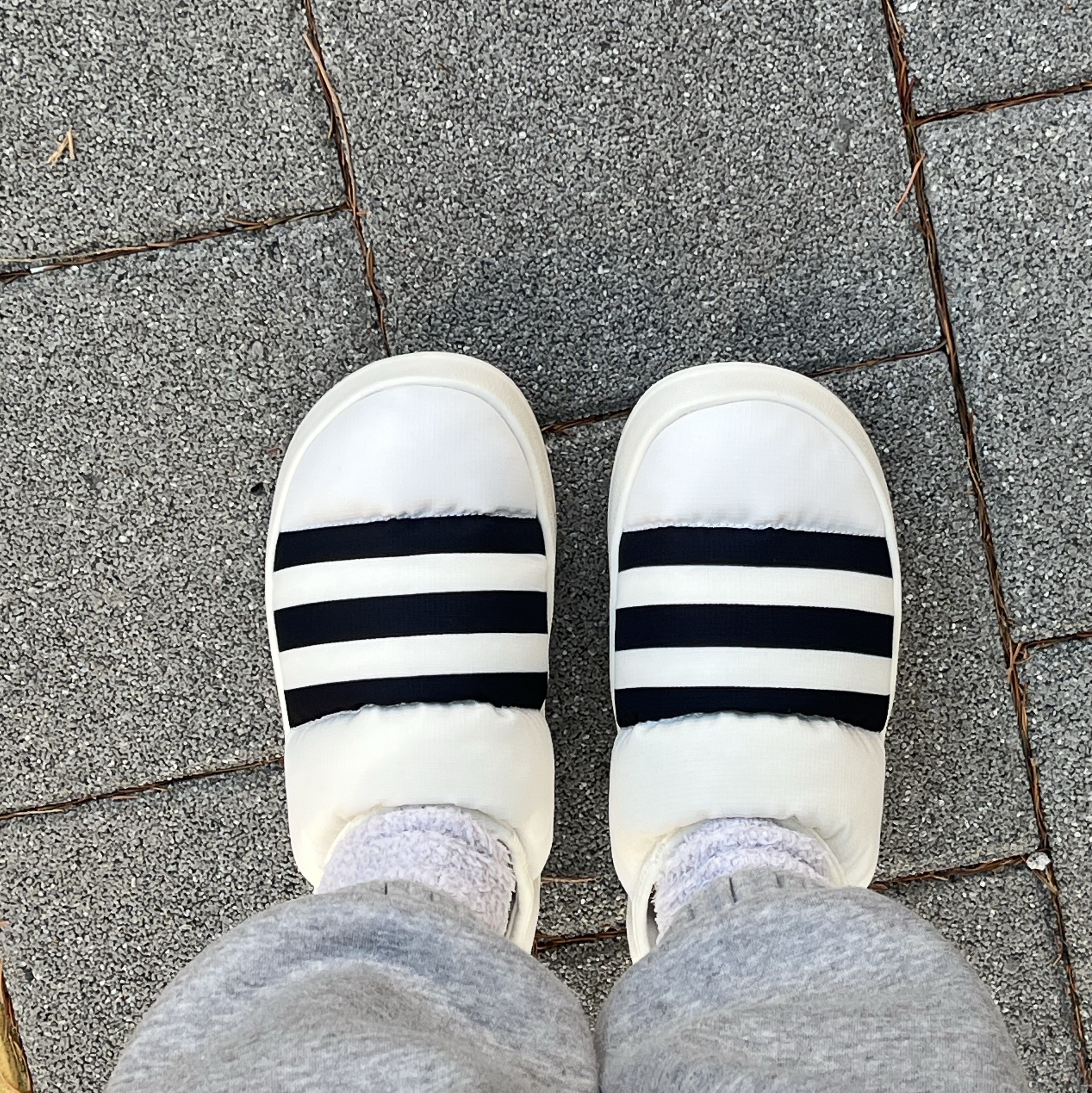 Adidas Puffylette Off White 착용 스타일