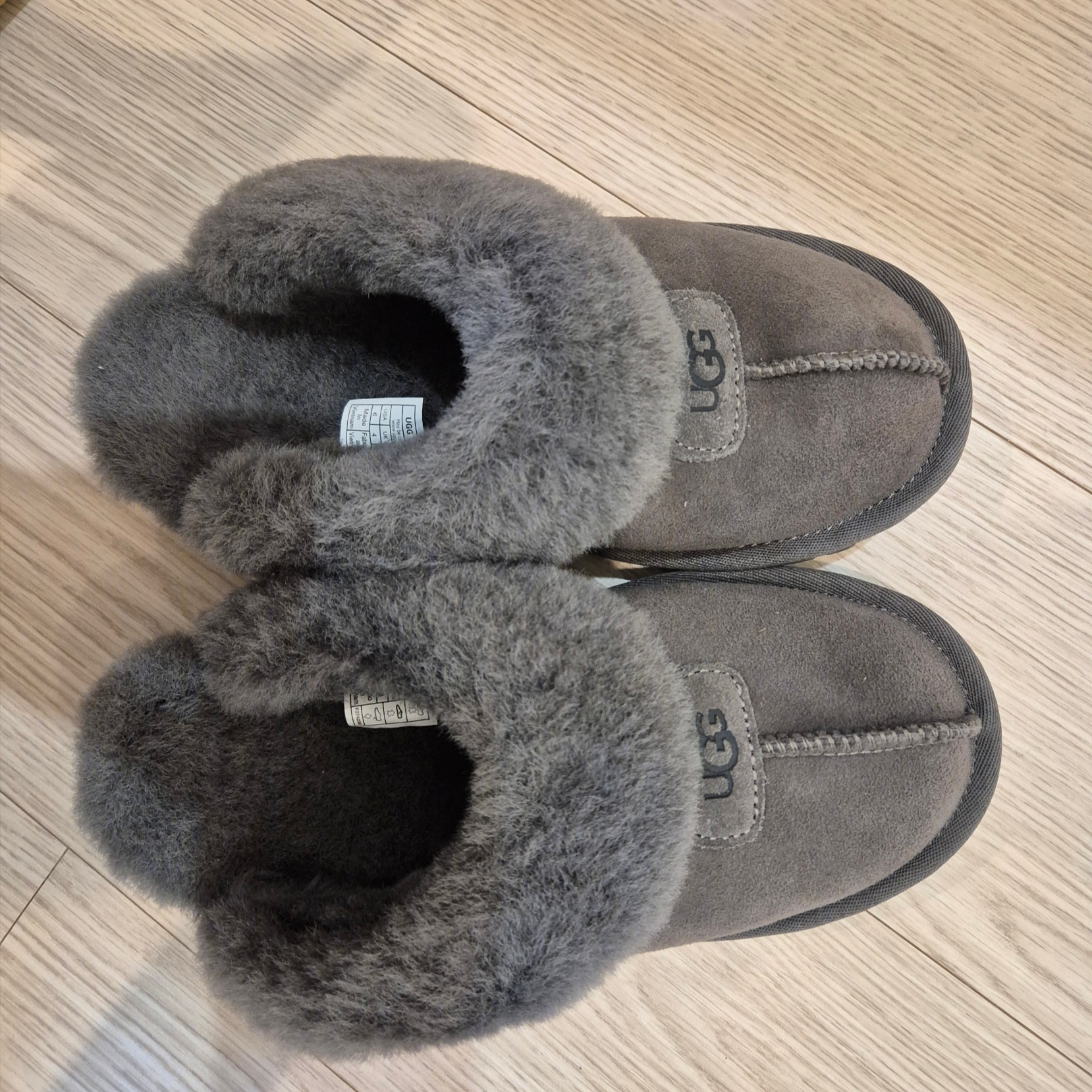 (W) UGG Coquette Slipper Grey 착용 스타일