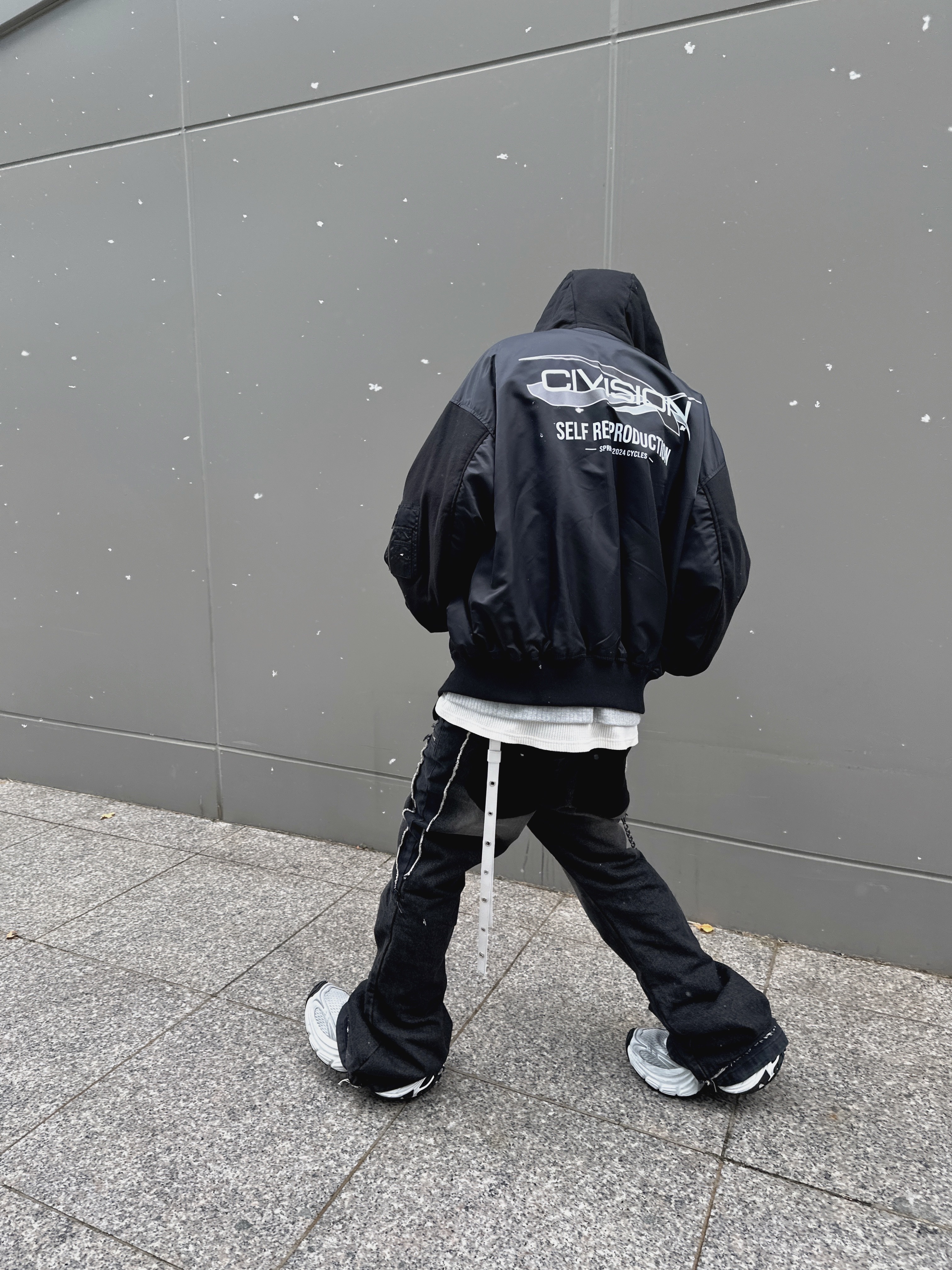 Civision by CSC Remake Hooded Blouson Black, Balenciaga 10XL Sneakers White Grey Silver Black 착용 스타일 - 4