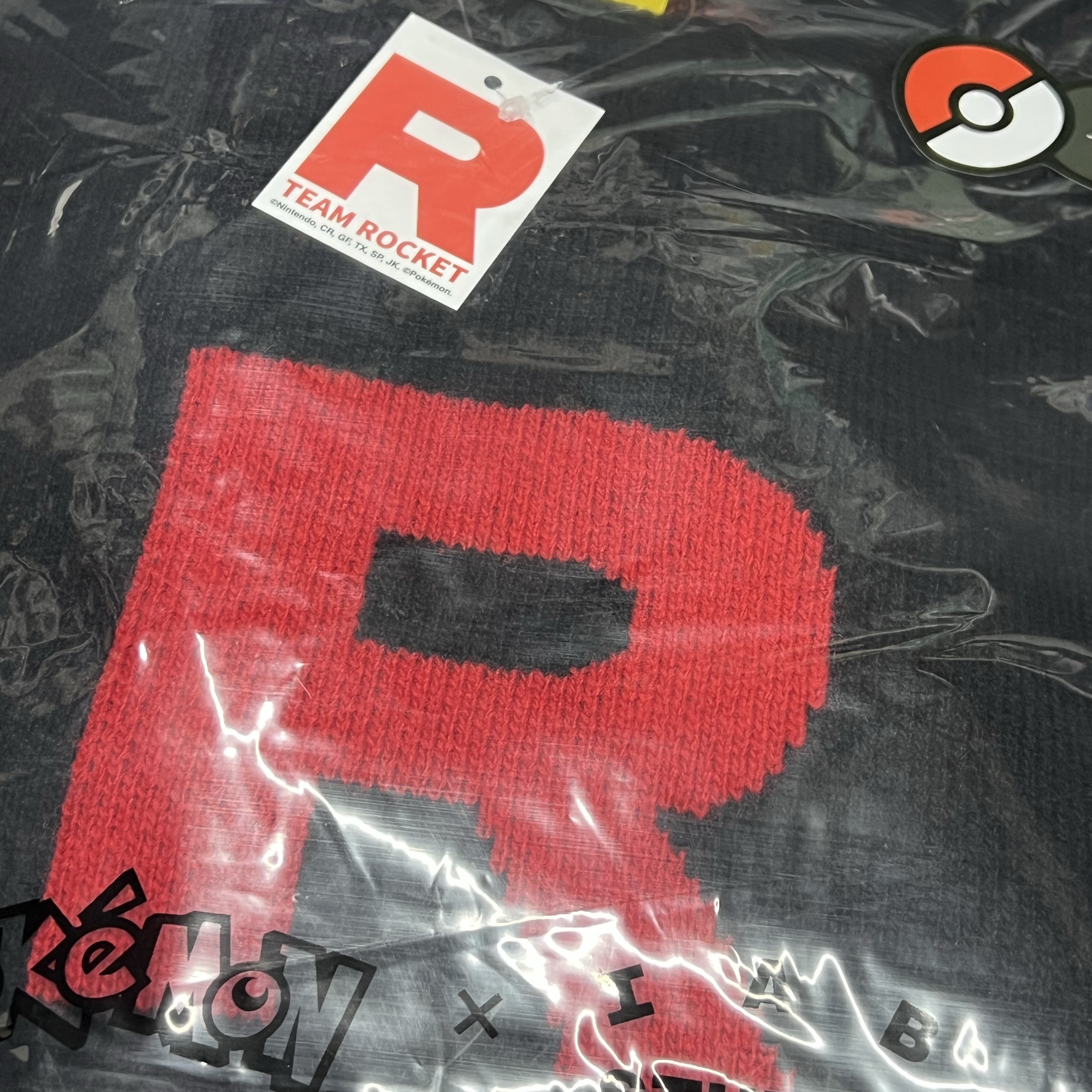IAB Studio x Pokemon Team Rocket Knit Black Red 착용 스타일 - 2