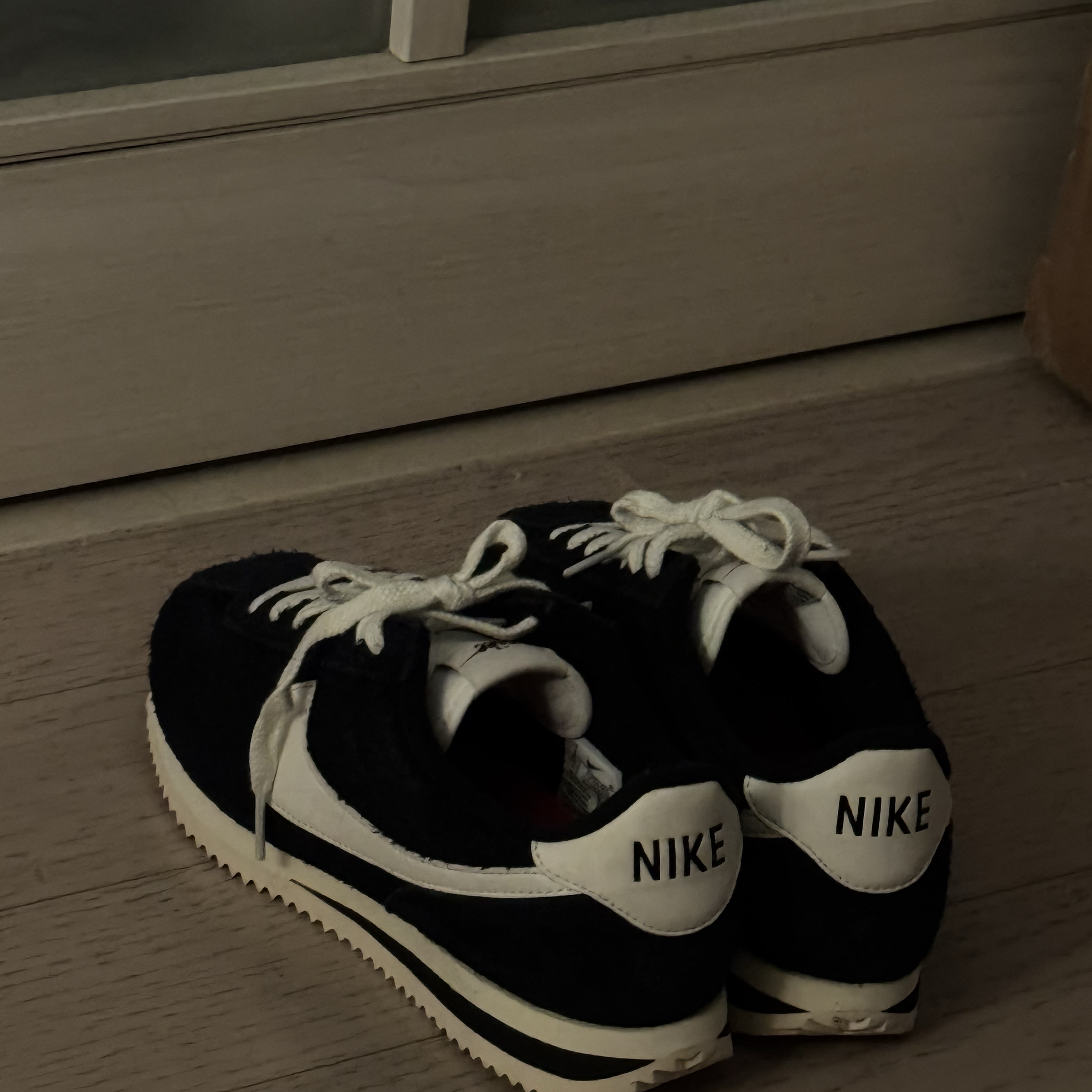 (W) Nike Cortez Vintage Black Sail 착용 스타일