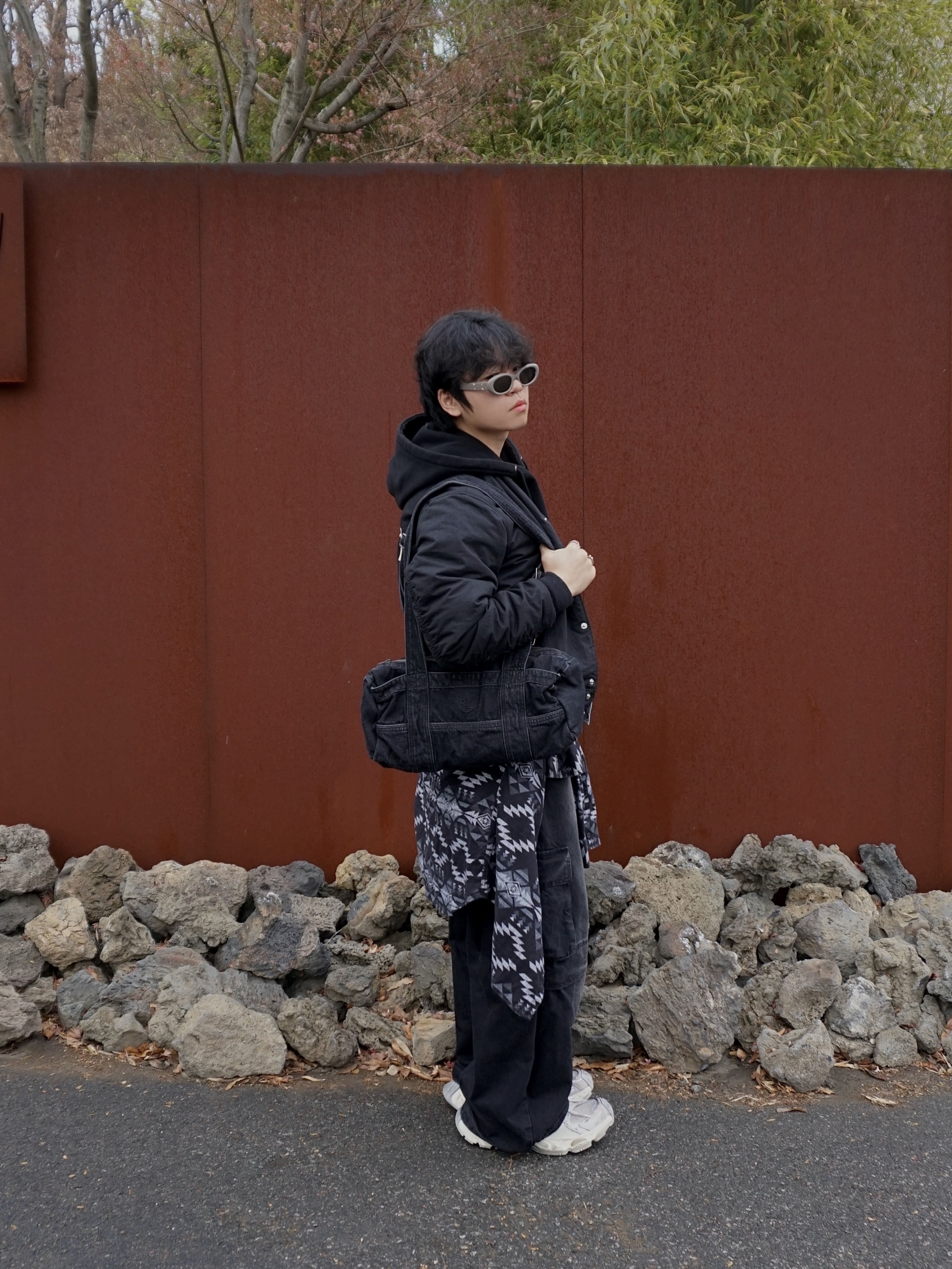 Nike x Stussy Reversible Jacket Black (FJ9153-010), Balenciaga Stapler Sneaker Beige Grey 착용 스타일 - 4