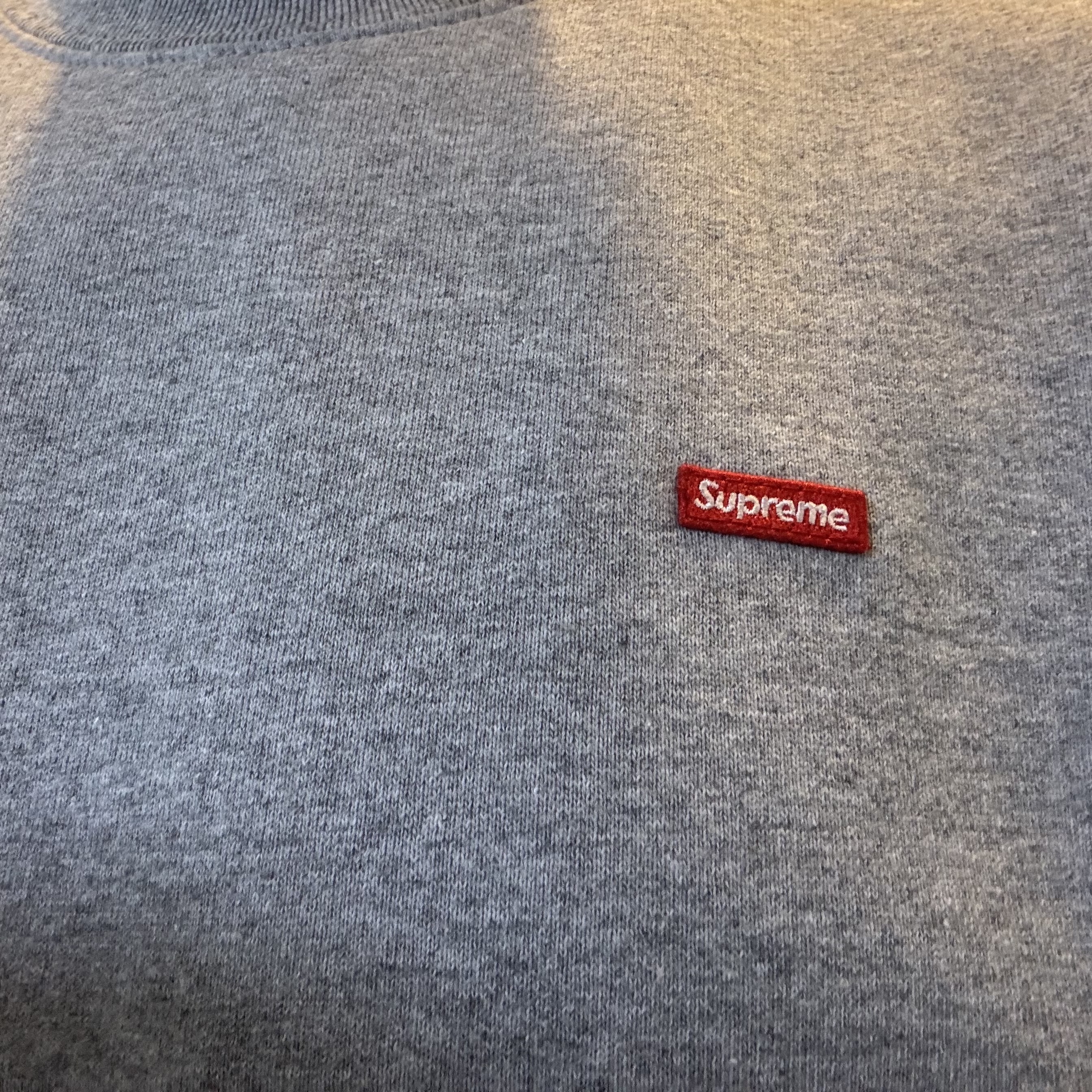 Supreme Small Box Crewneck Heather Grey - 24FW 착용 스타일