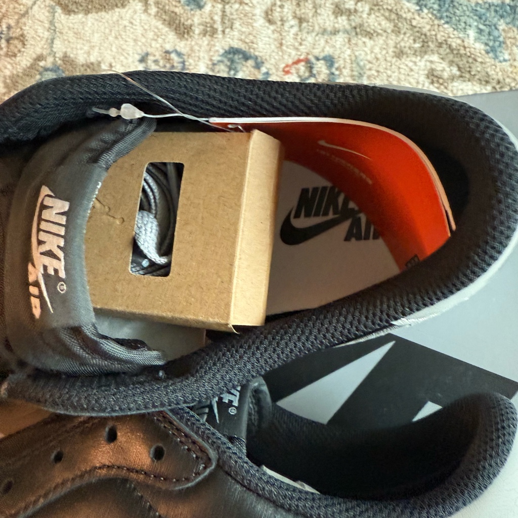 Jordan 1 Retro Low OG Shadow 착용 스타일 - 3