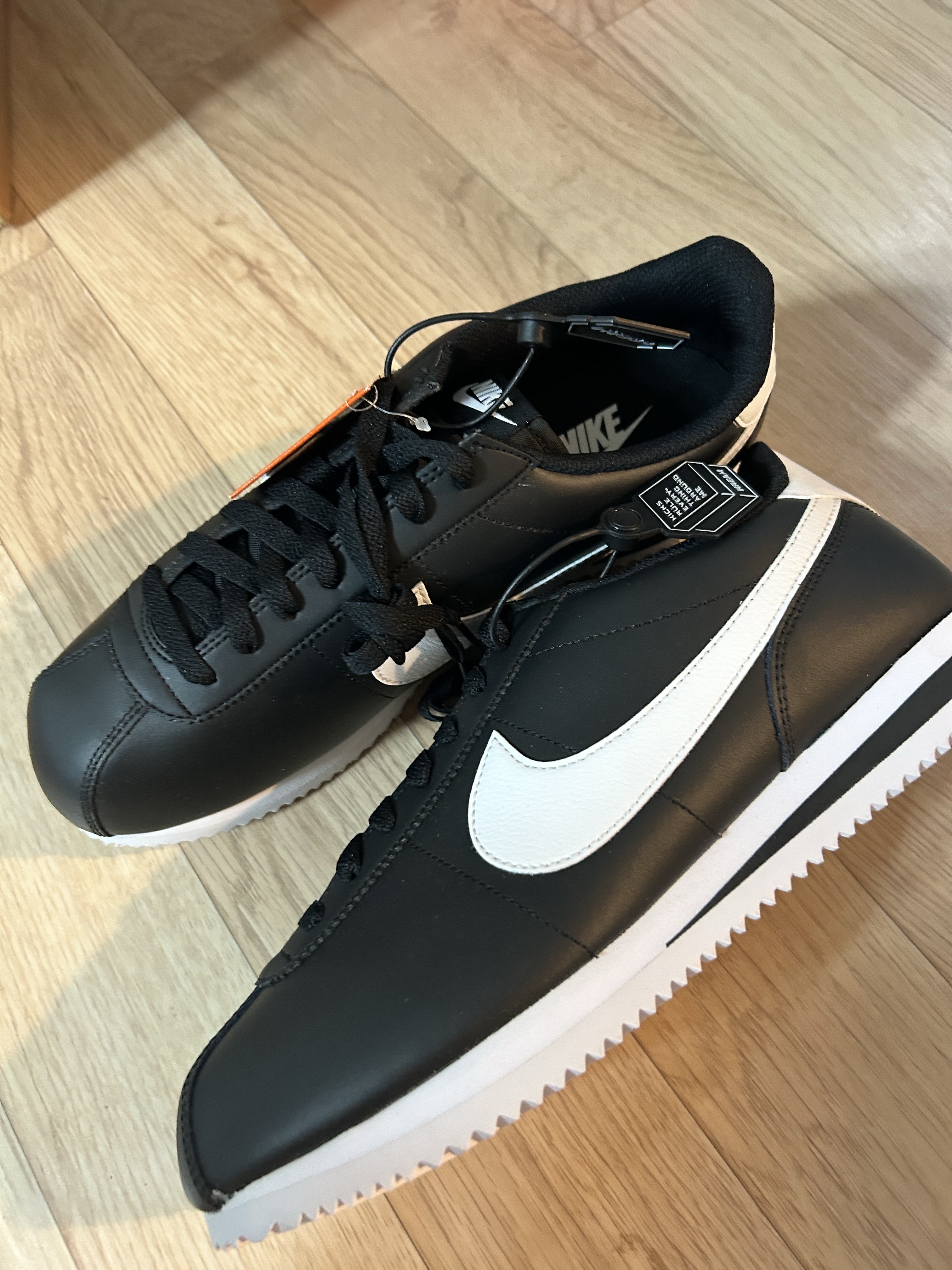 Nike Cortez Black White 착용 스타일