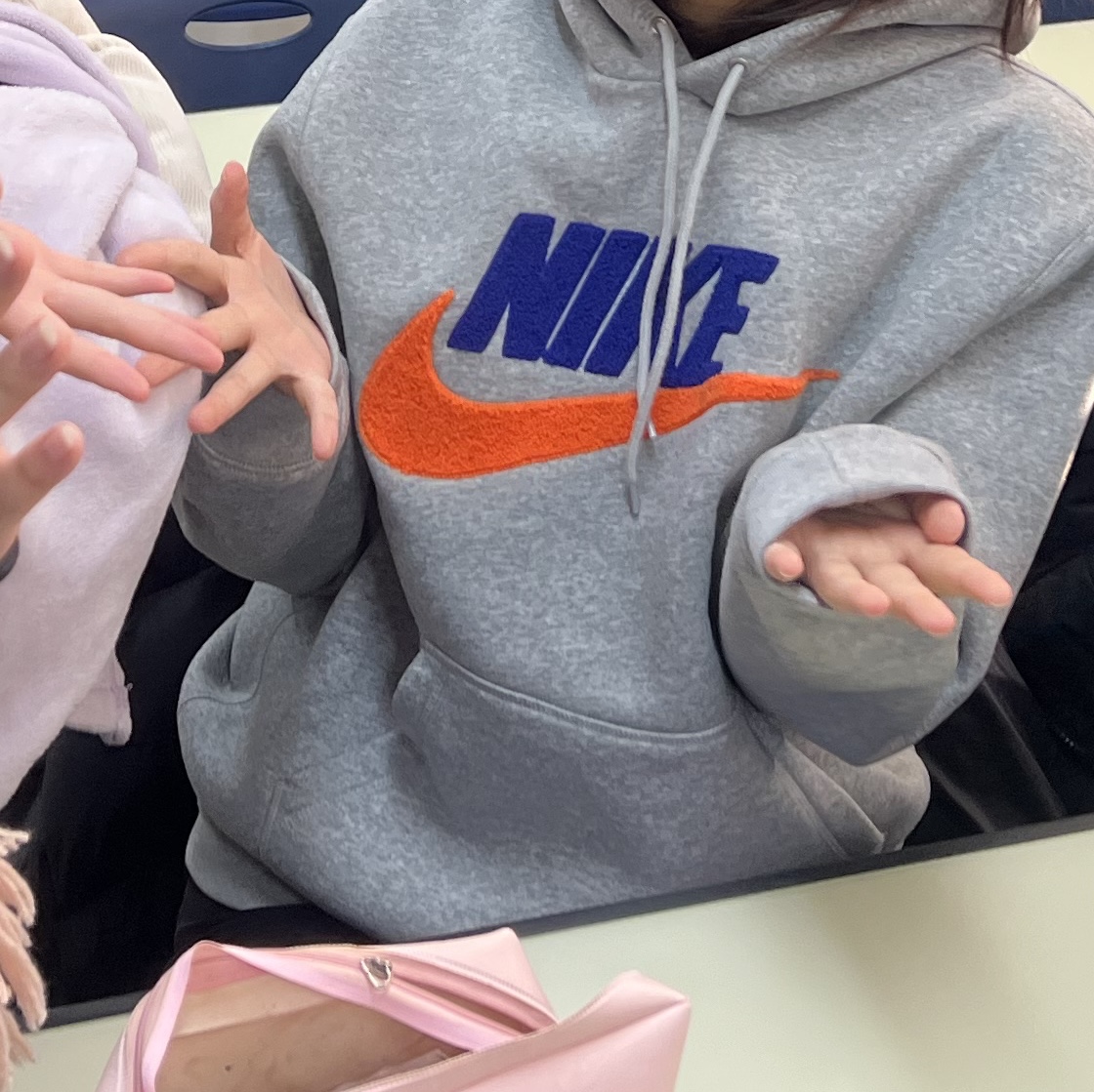 Nike Club Fleece Pullover Hoodie Dark Grey Heather - Asia 착용 스타일