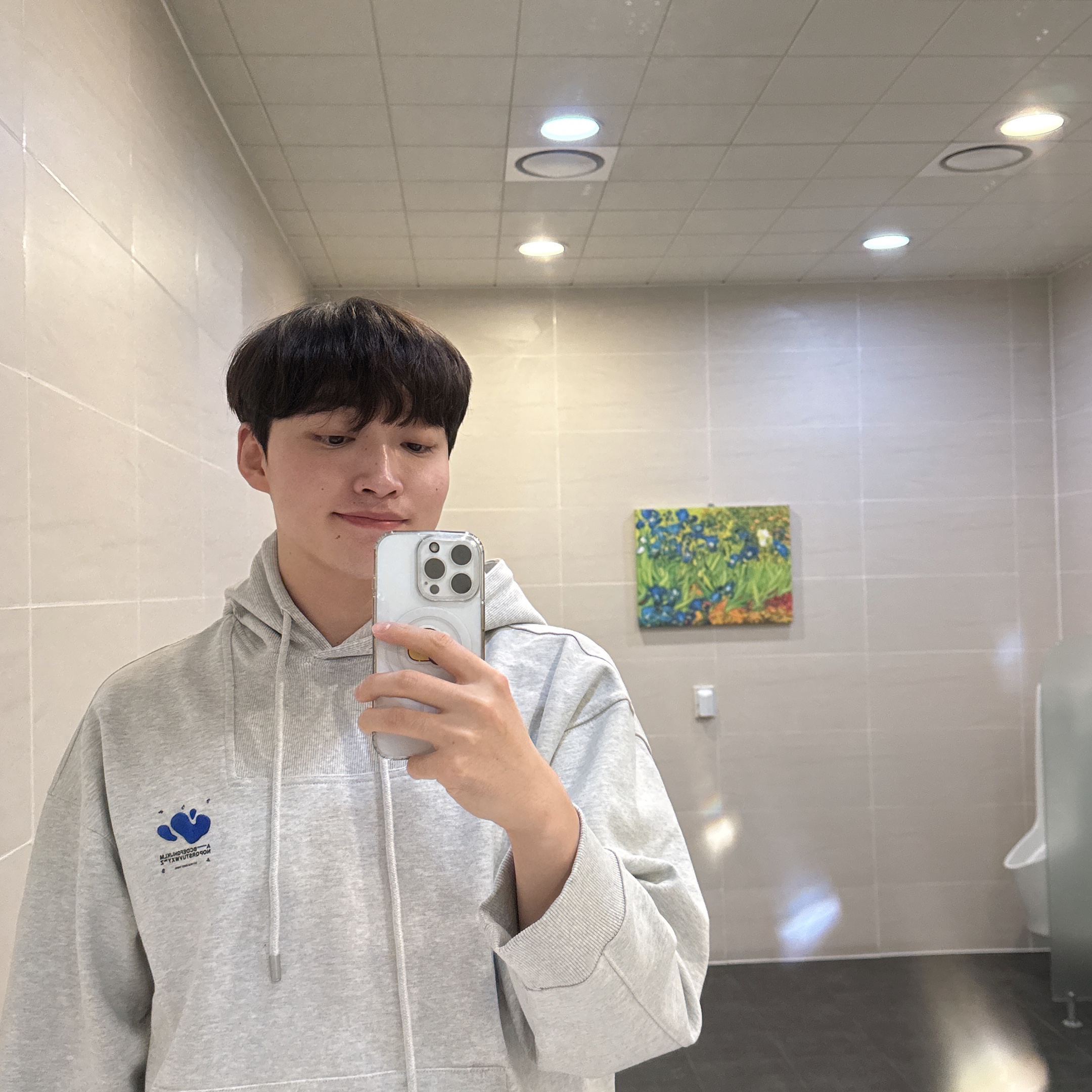 Zara x Ader Error Embroidery Hooded Sweatshirt Grey 착용 스타일