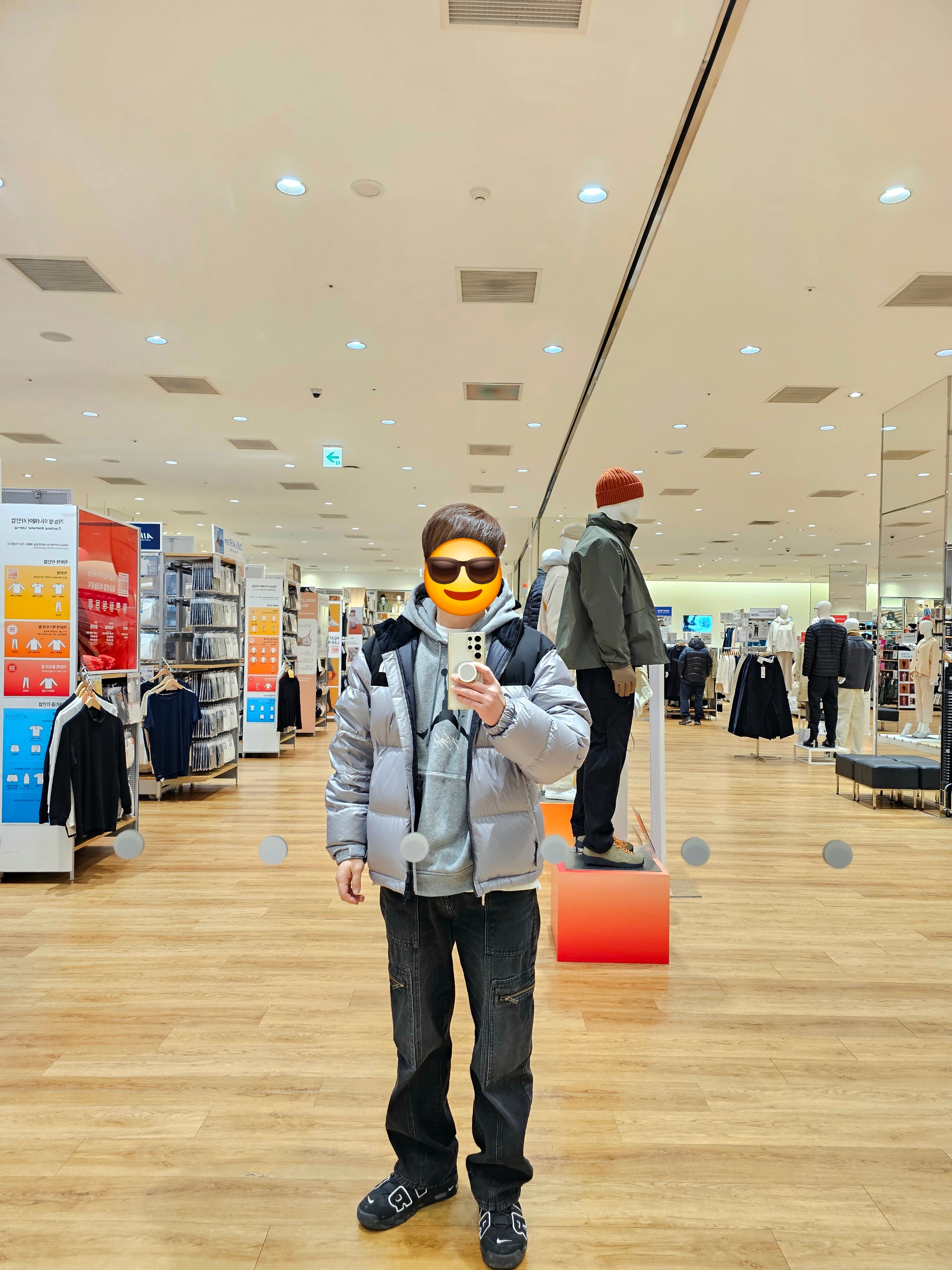 The North Face White Label Novelty Nuptse Down Jacket Heather Gray, Nike Air More Uptempo Black White 2020 착용 스타일 - 1