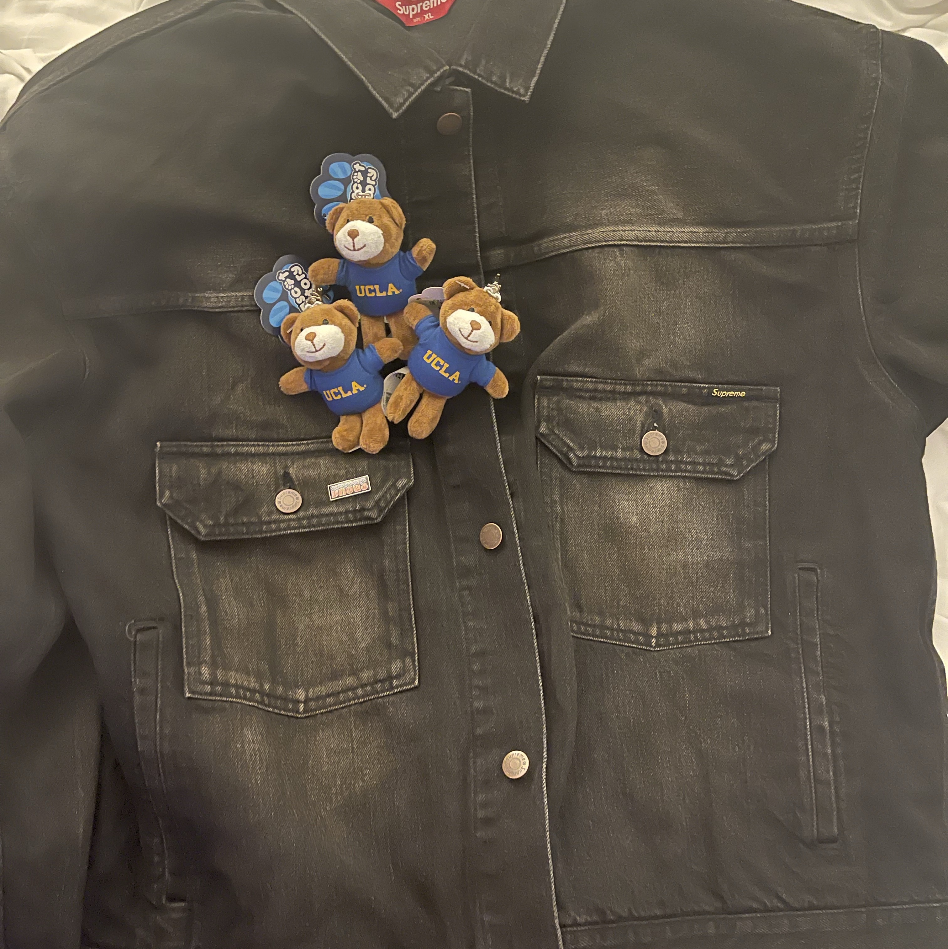 Supreme Distressed Selvedge Trucker Jacket Washed Black - 24FW 착용 스타일