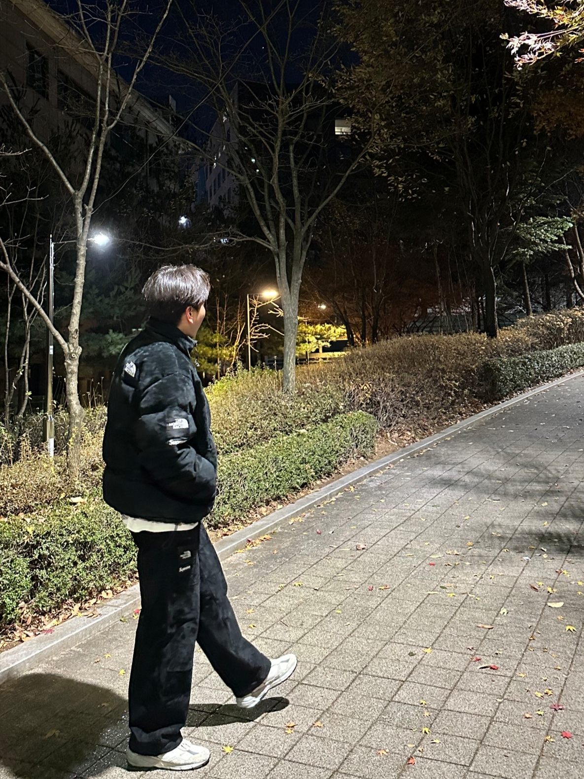 Supreme x The North Face Suede Nuptse Jacket Black - 23FW, Supreme x The North Face Suede Mountain Pant Black - 23FW 착용 스타일 - 3