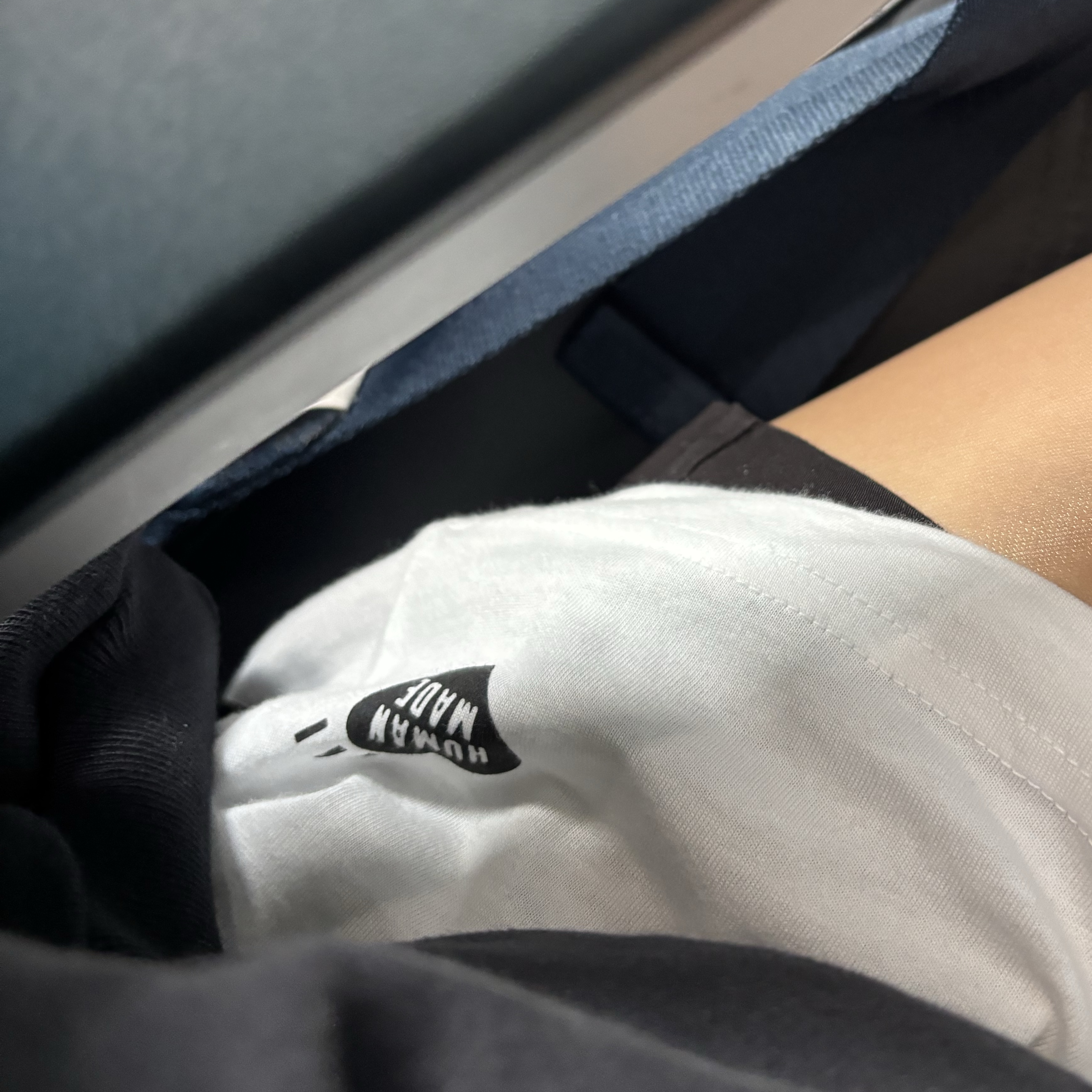 Yeezy Gap Engineered By Balenciaga Dove Hoodie Washed Black, Human Made T-Shirts White (3 Pack) 착용 스타일 - 3