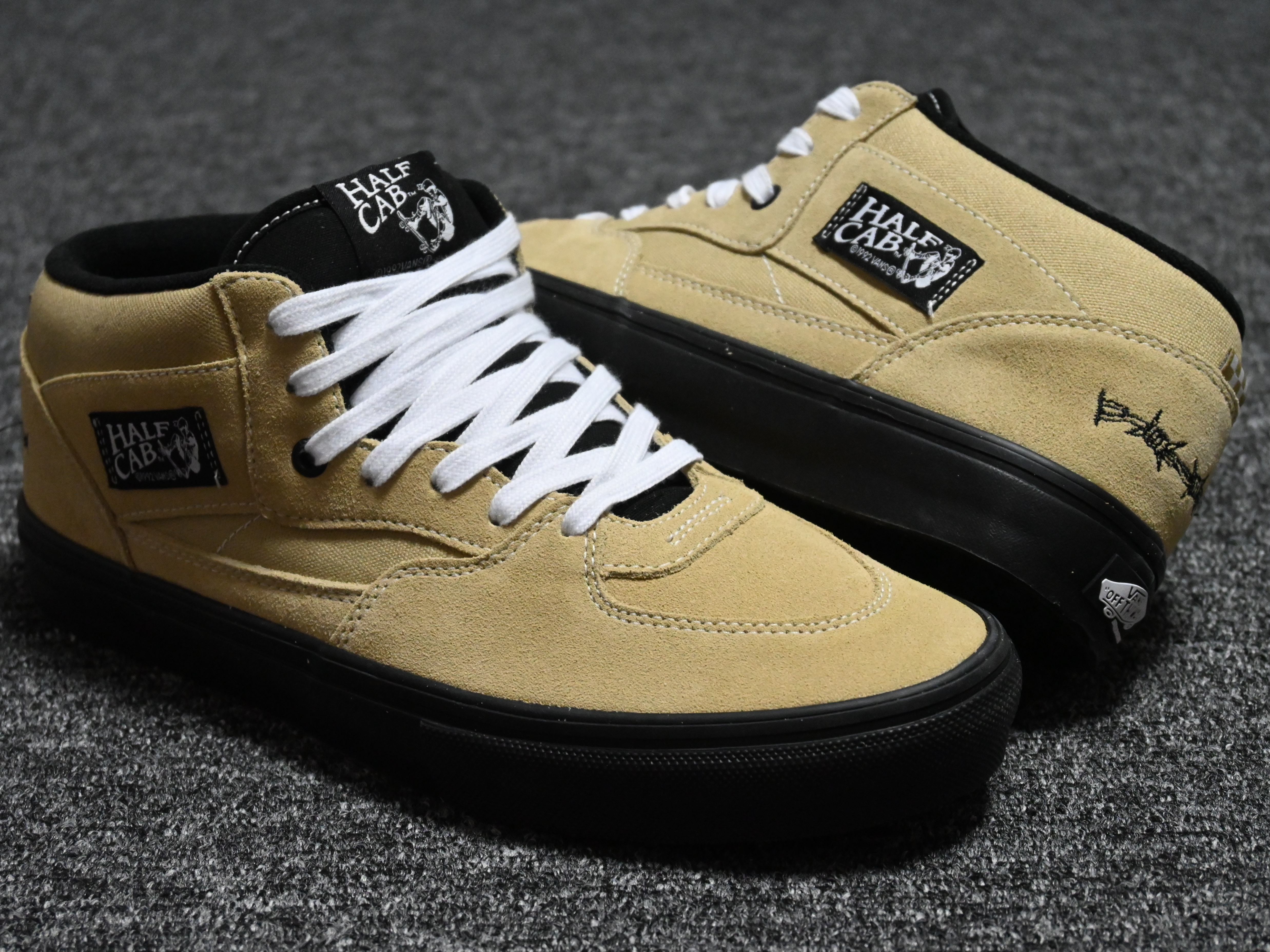 Vans Skate Half Cab Light Khaki Black 착용 스타일