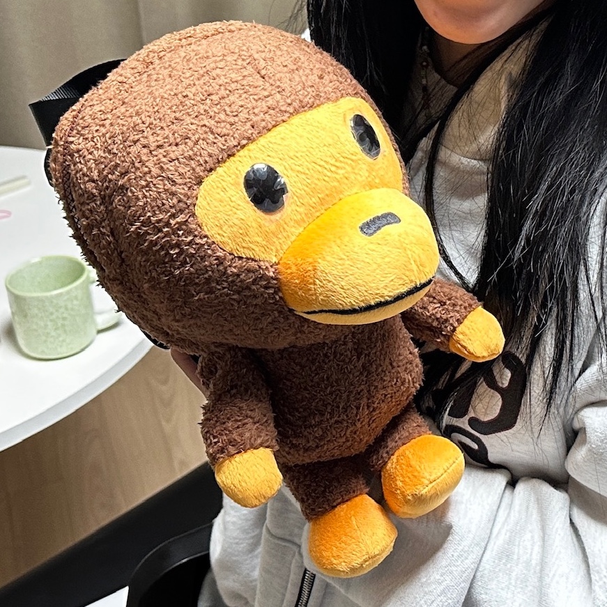 BAPE Baby Milo Plush Mobile Bag Brown, BAPE Baby Milo Plush Backpack Brown 착용 스타일 - 2