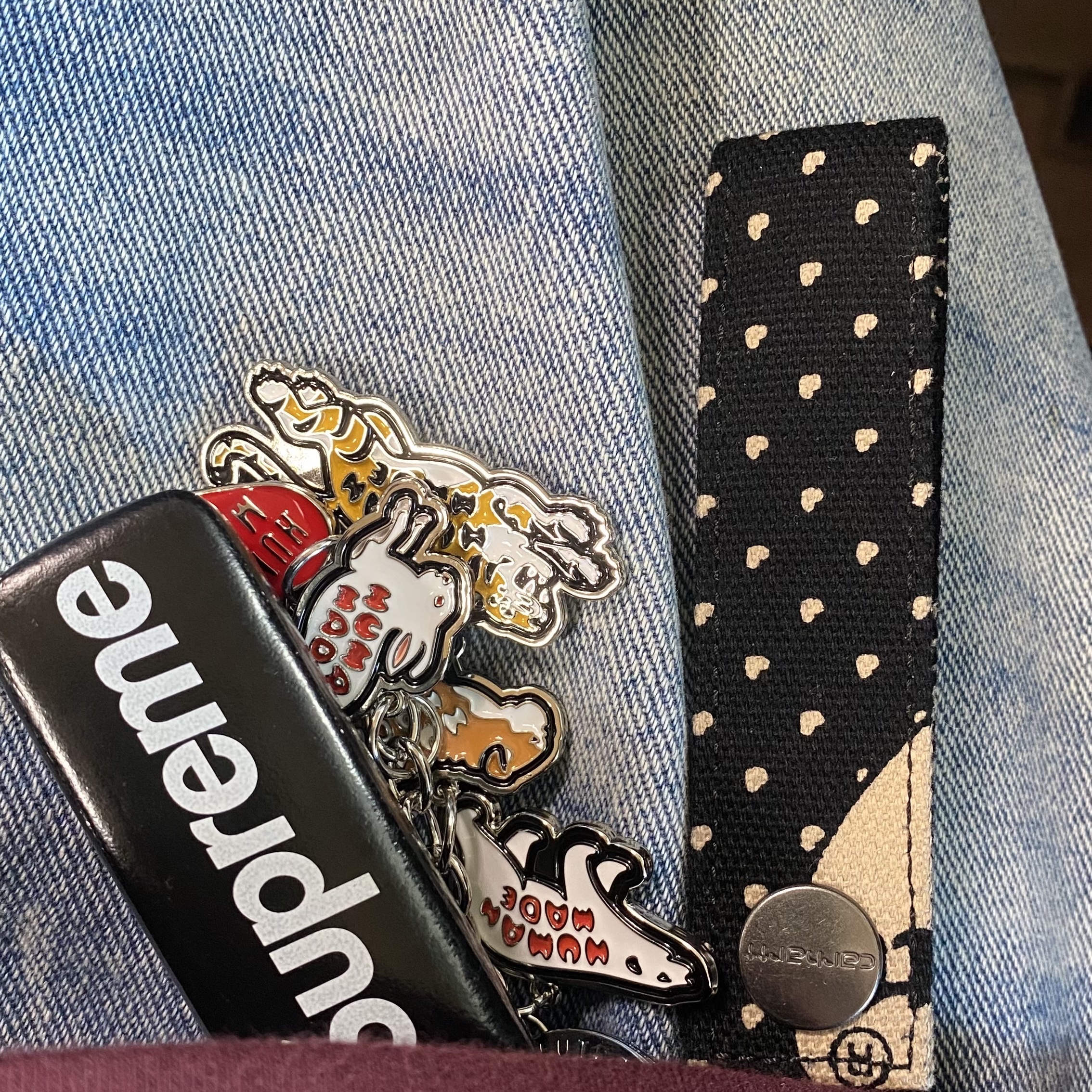 Supreme Floating Keychain Black - 23FW, Carhartt WIP Heart Bandana Keyholder Black 착용 스타일