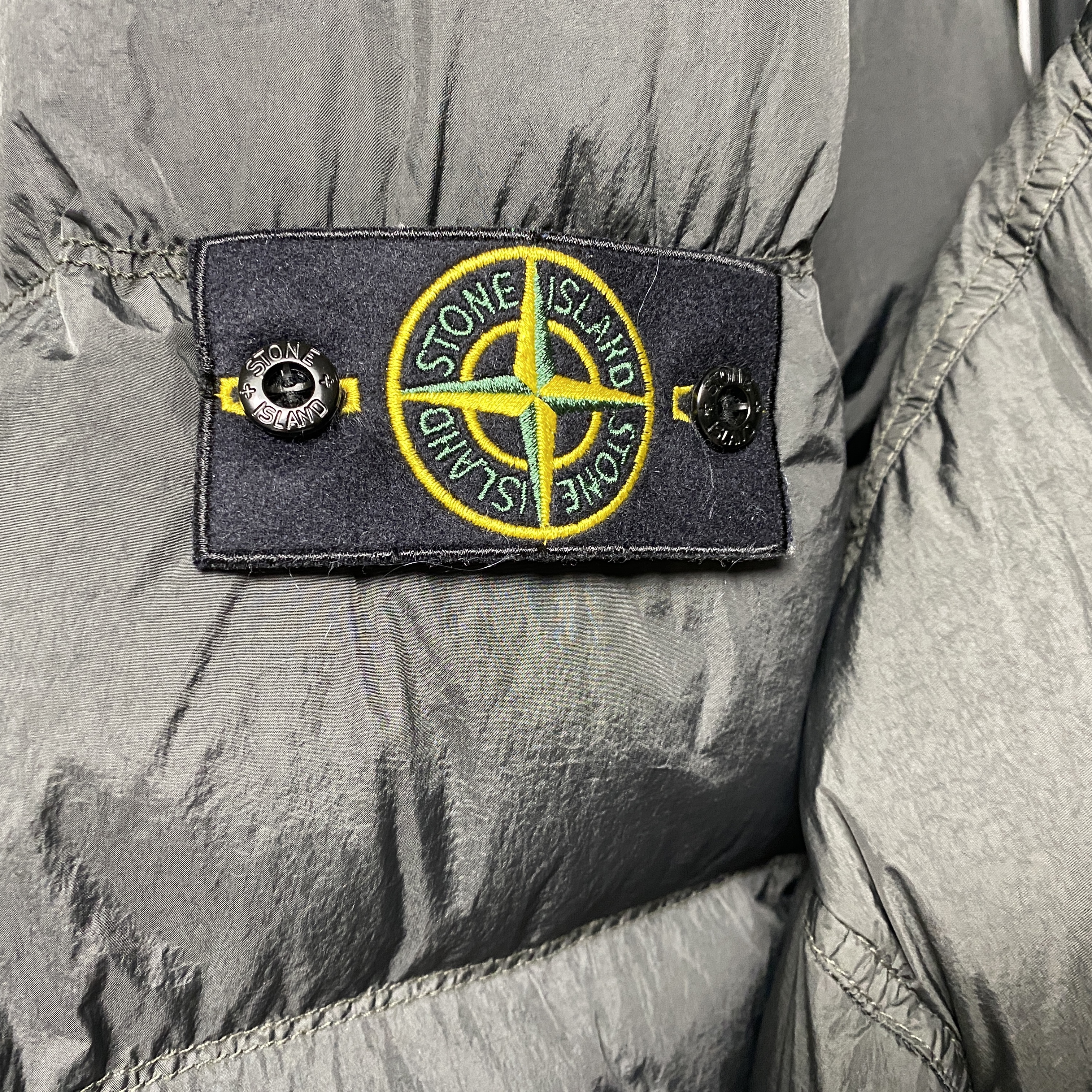 Stone Island 40123 Garment Dyed Crinkle Reps R-NY Down Jacket Lead - 24FW 착용 스타일