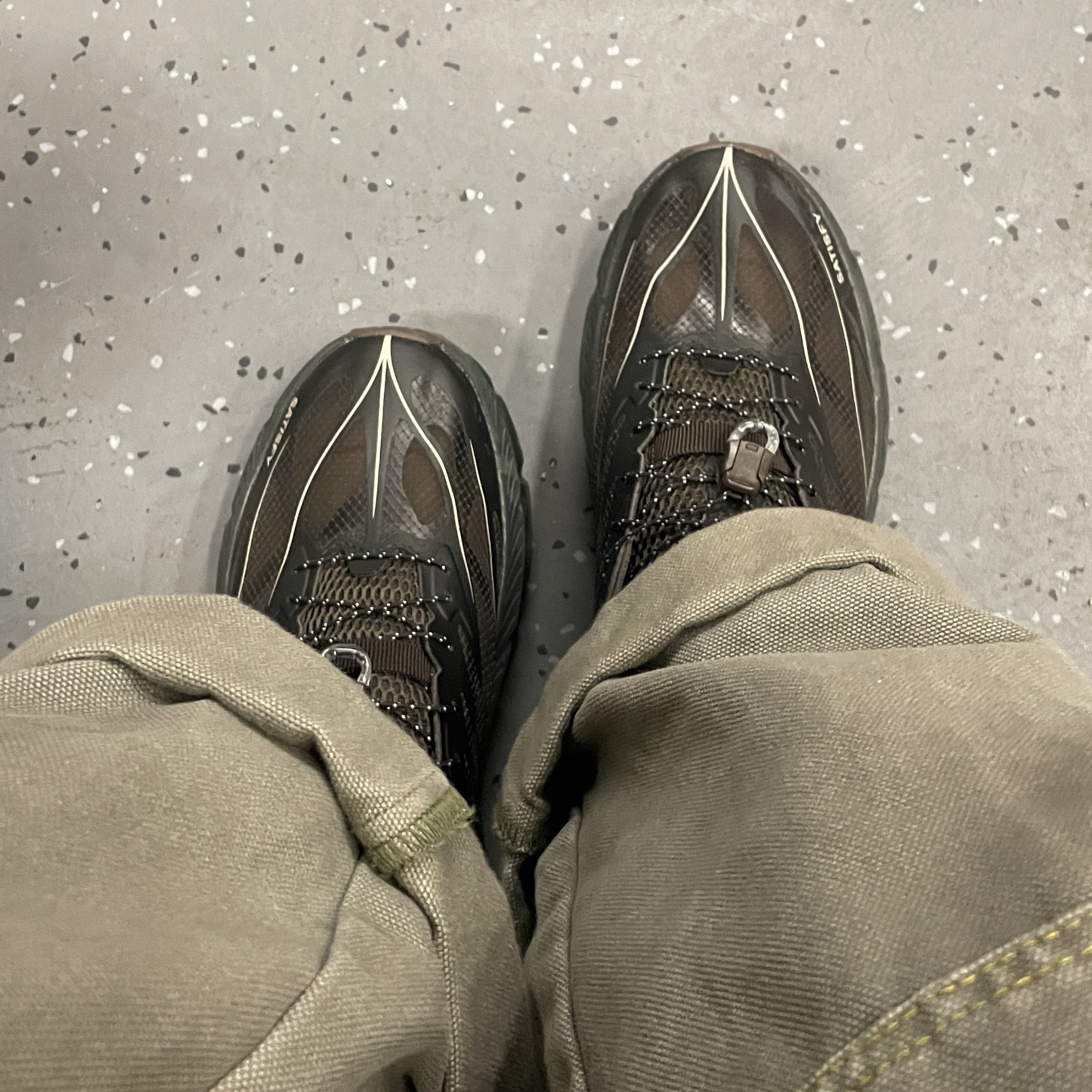 Hoka x Satisfy Mafate Speed 4 Lite Coffee 착용 스타일