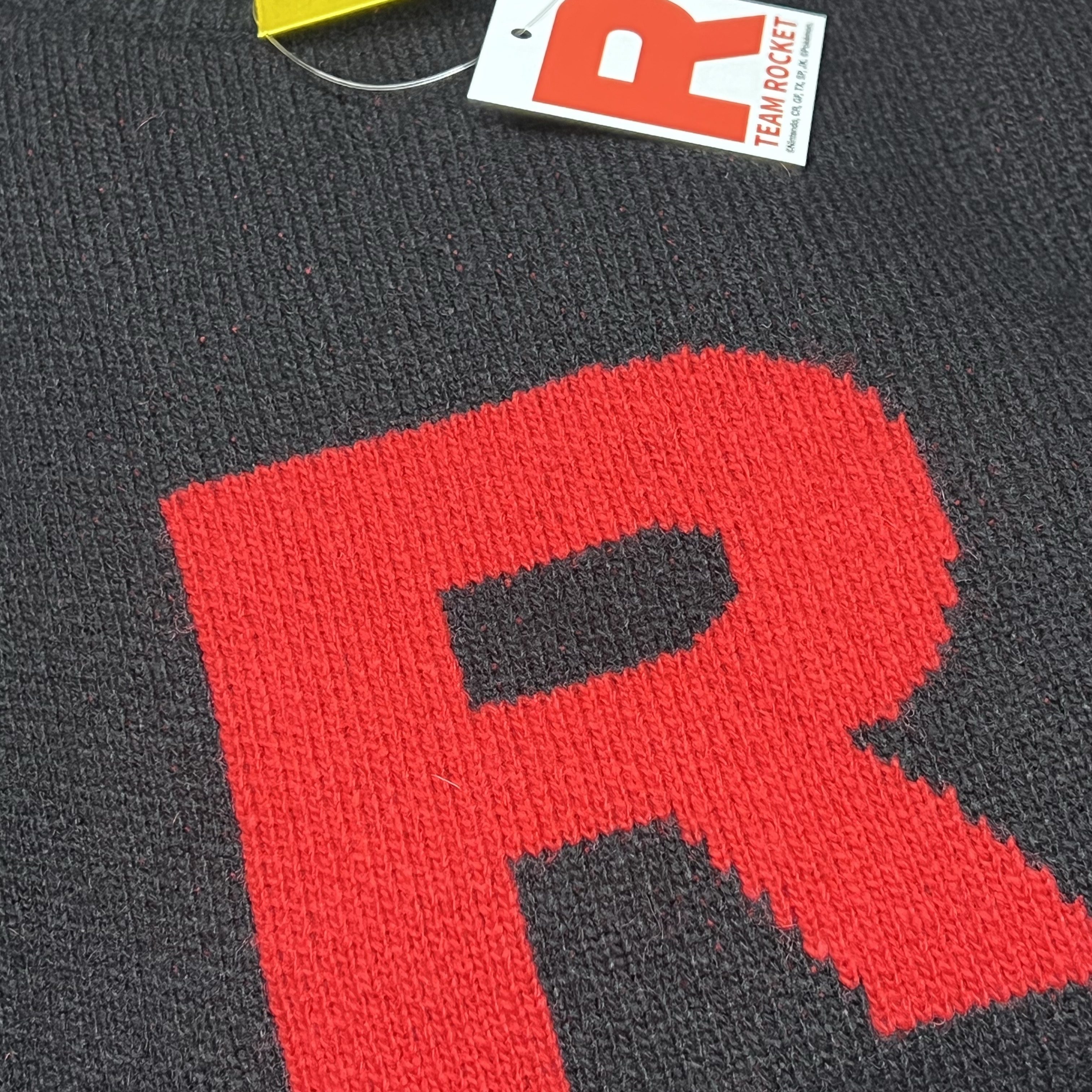 IAB Studio x Pokemon Team Rocket Knit Black Red 착용 스타일 - 1