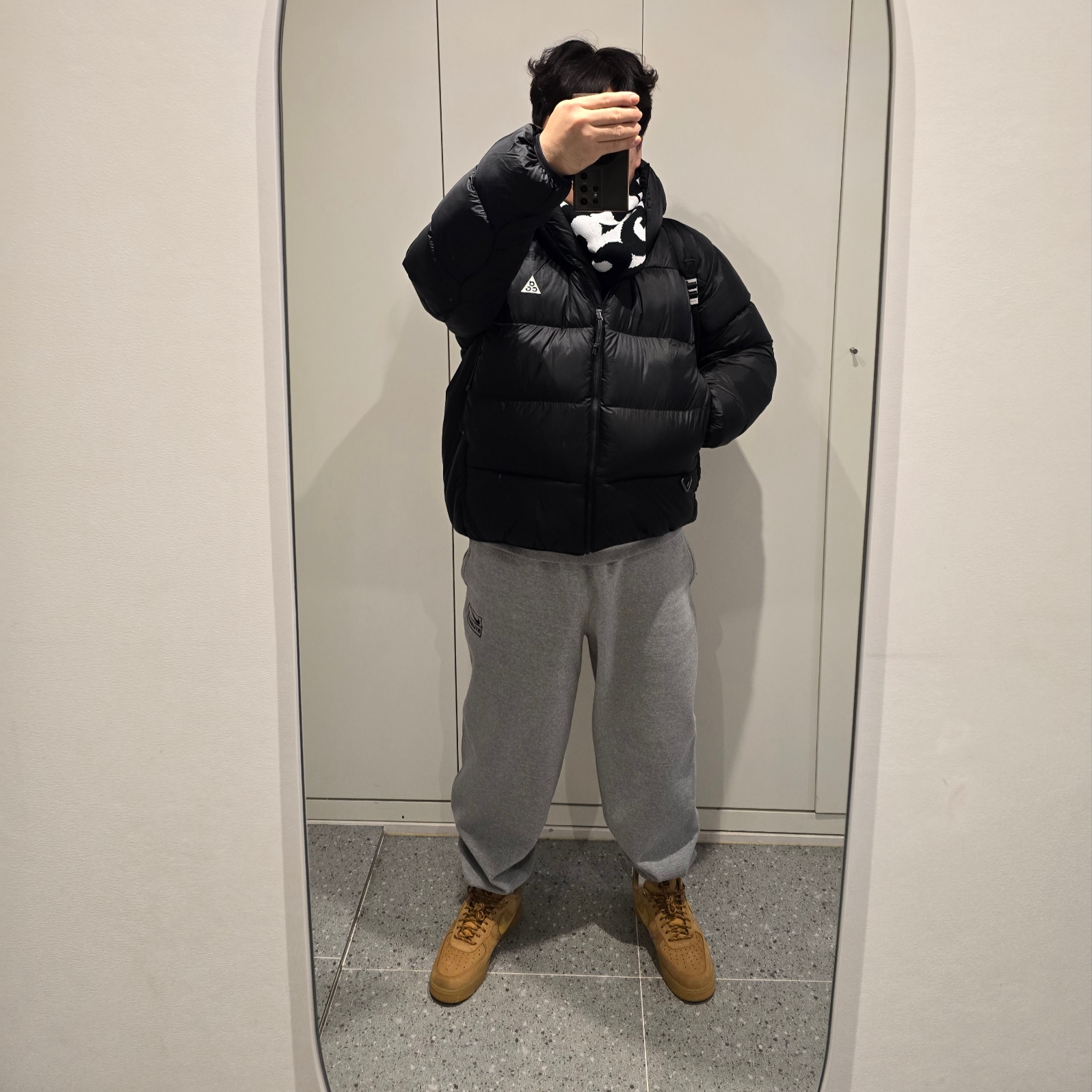 CDG Logo Check Muffler White Black, Nike Air Force 1 '07 WB Flax 착용 스타일 - 2