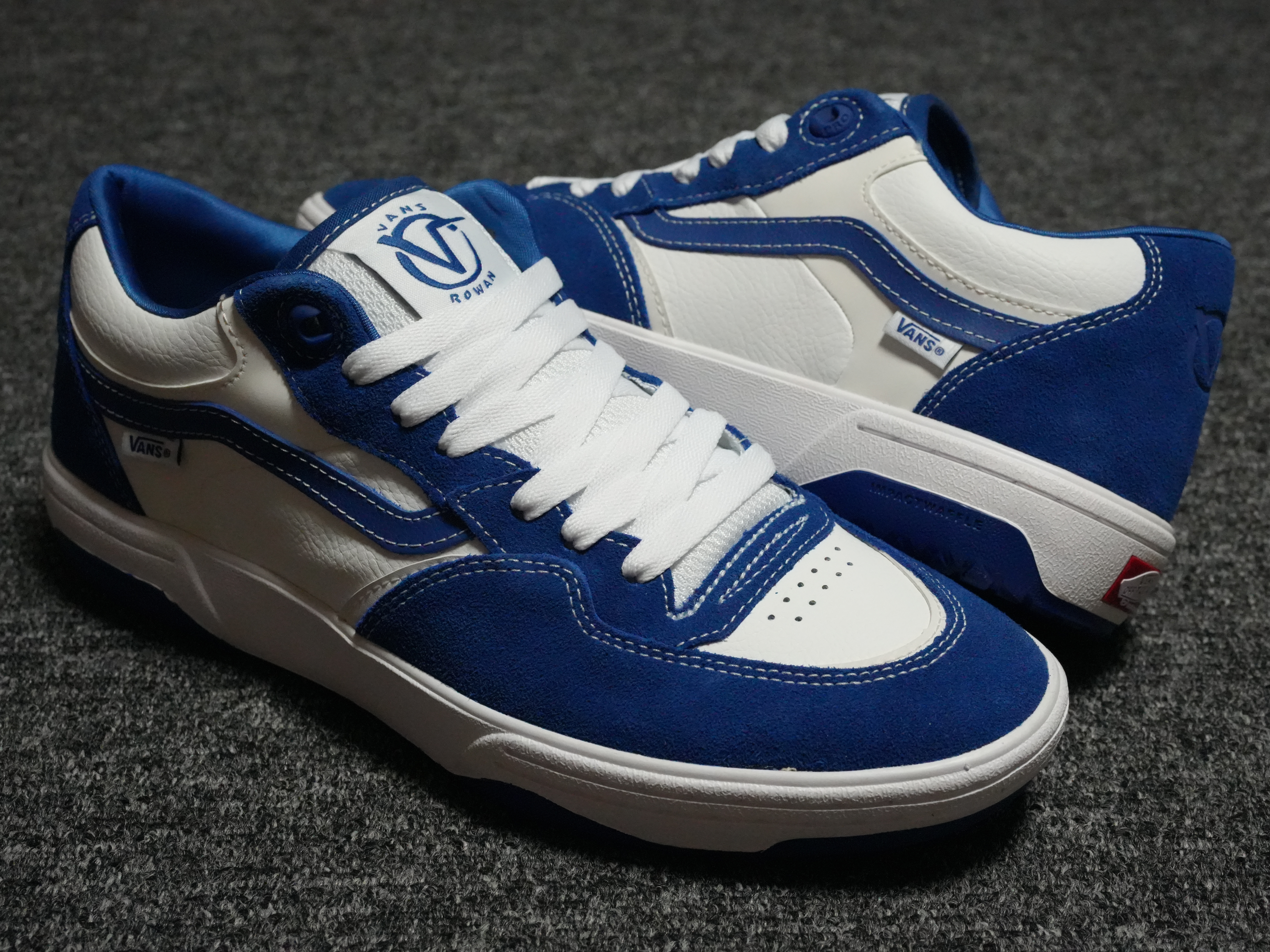 Vans Rowan 2 True Blue White 착용 스타일