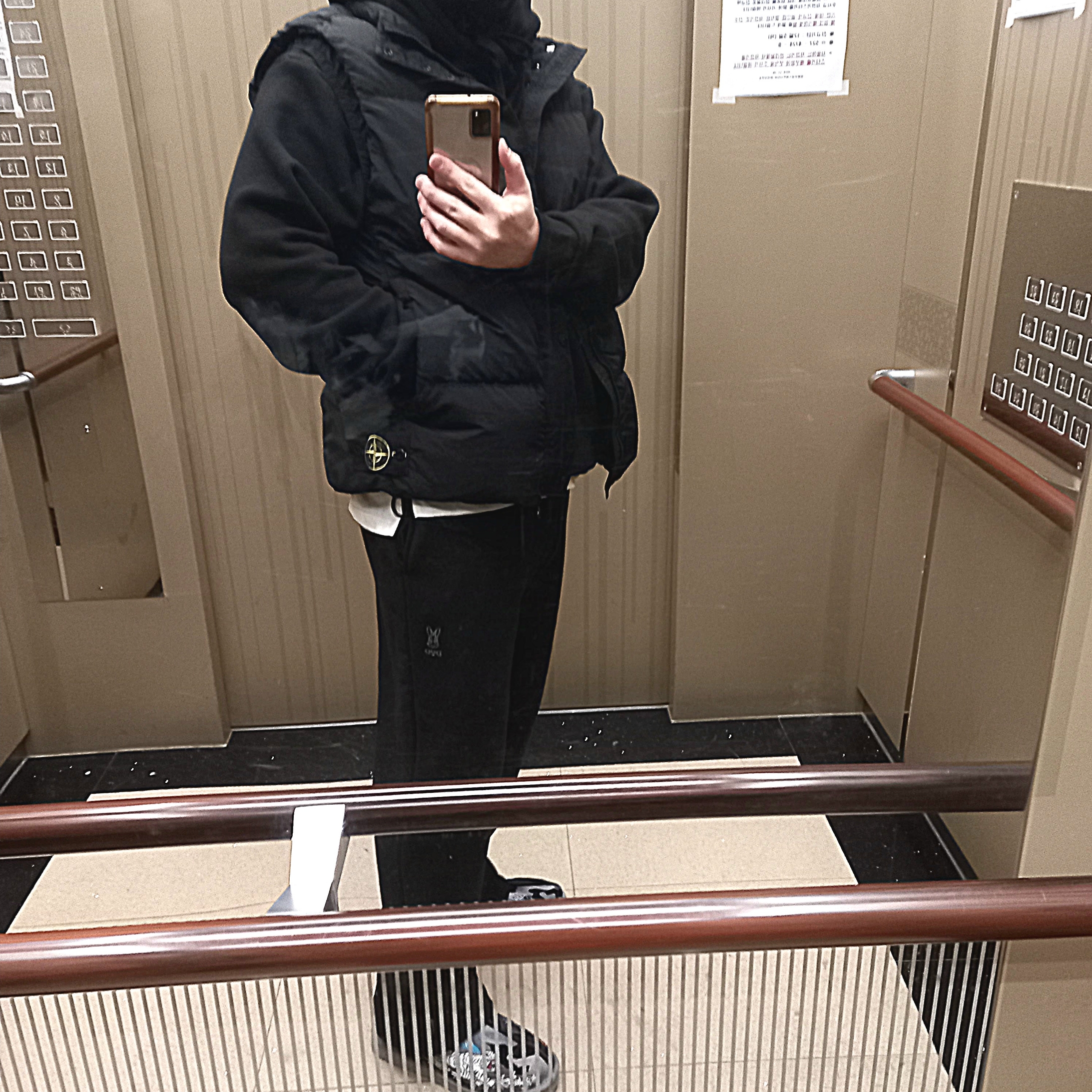 Stone Island G0419 Nylon Metal in Econyl Down Zip Vest with Anti Drop Black - 24FW, UGG x Palace Tasman Slipper Black Camo 착용 스타일 - 1