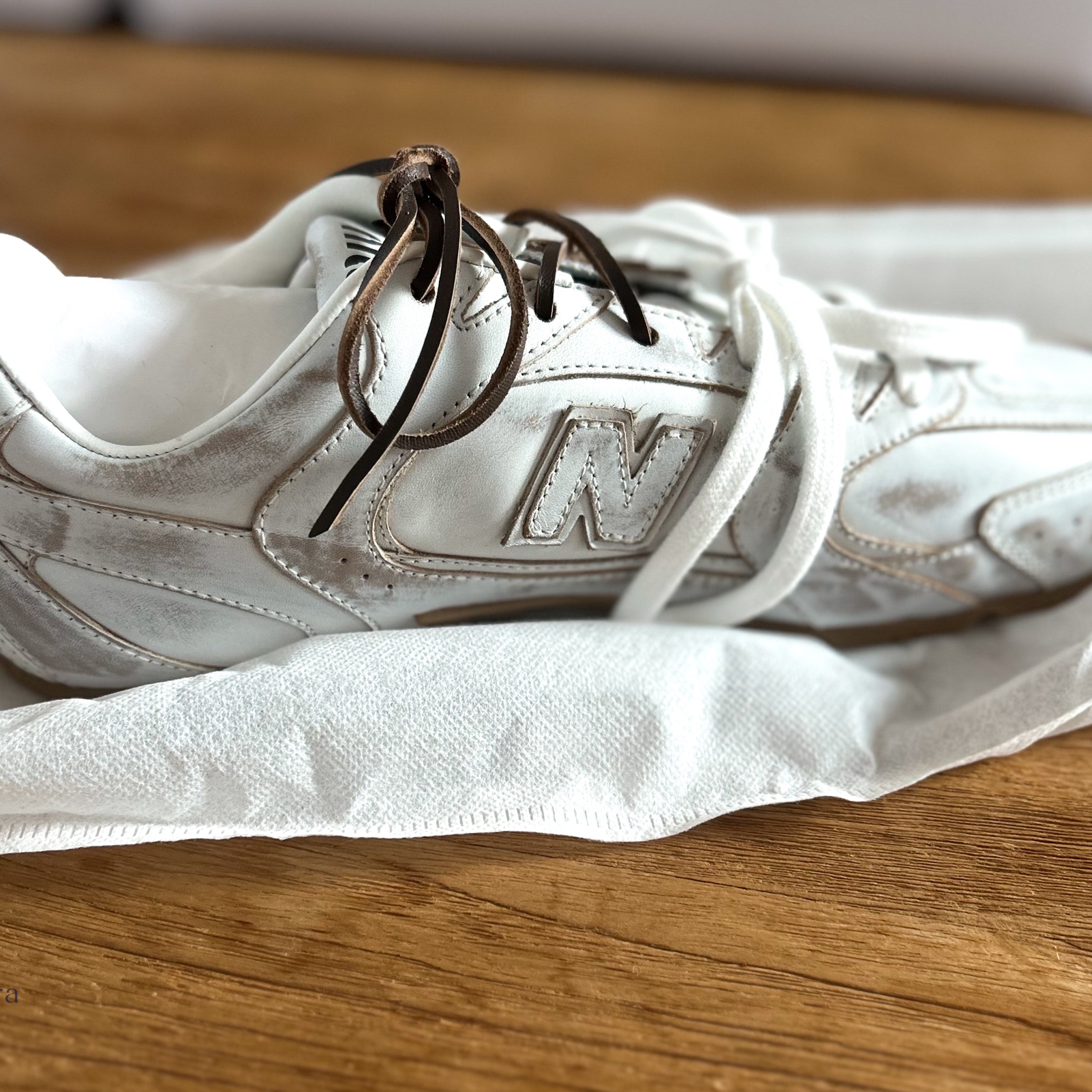 (W) New Balance x Miu Miu 530 SL Leather Sneakers White 착용 스타일 - 2