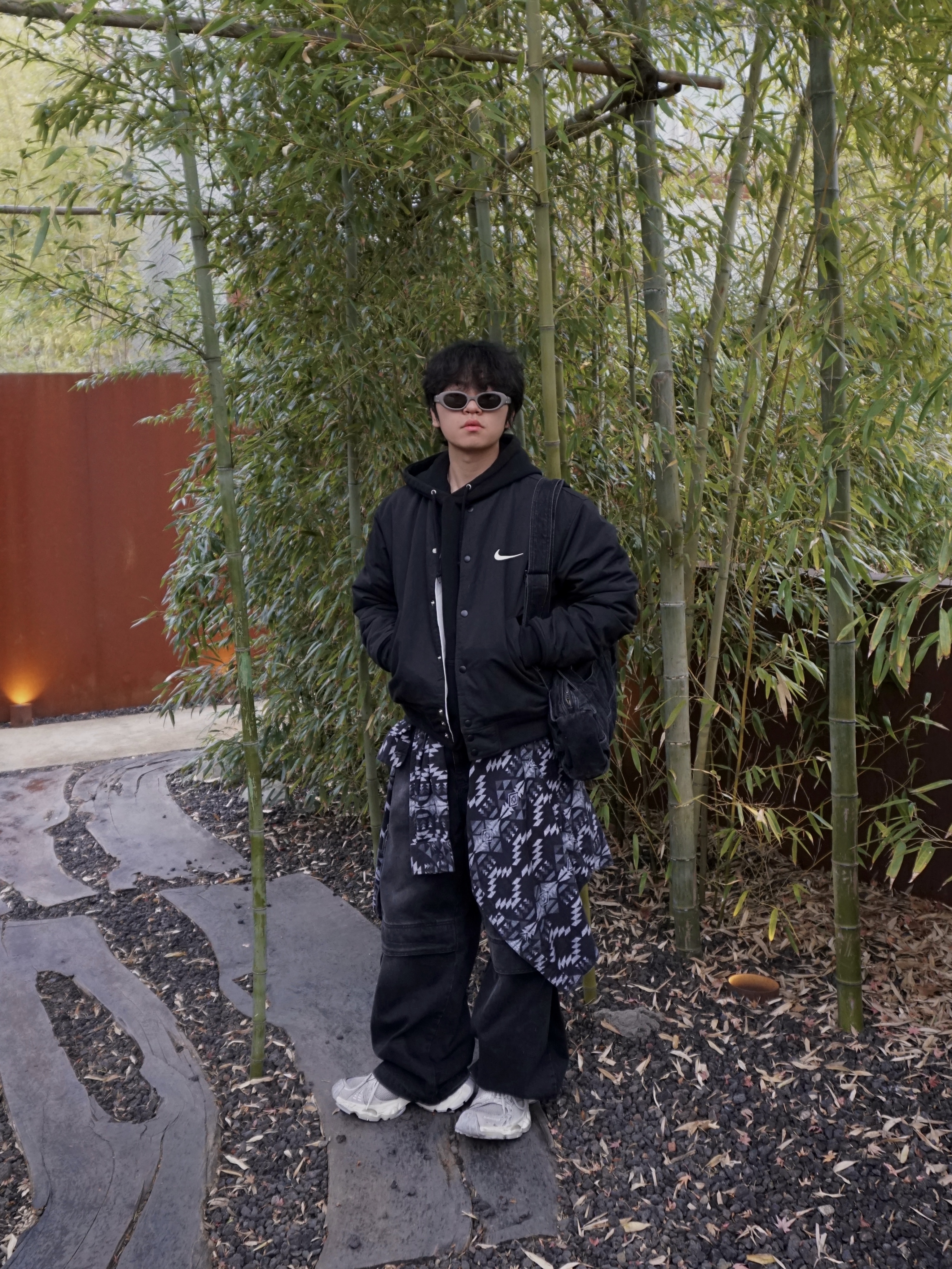 Nike x Stussy Reversible Jacket Black (FJ9153-010), Balenciaga Stapler Sneaker Beige Grey 착용 스타일 - 1