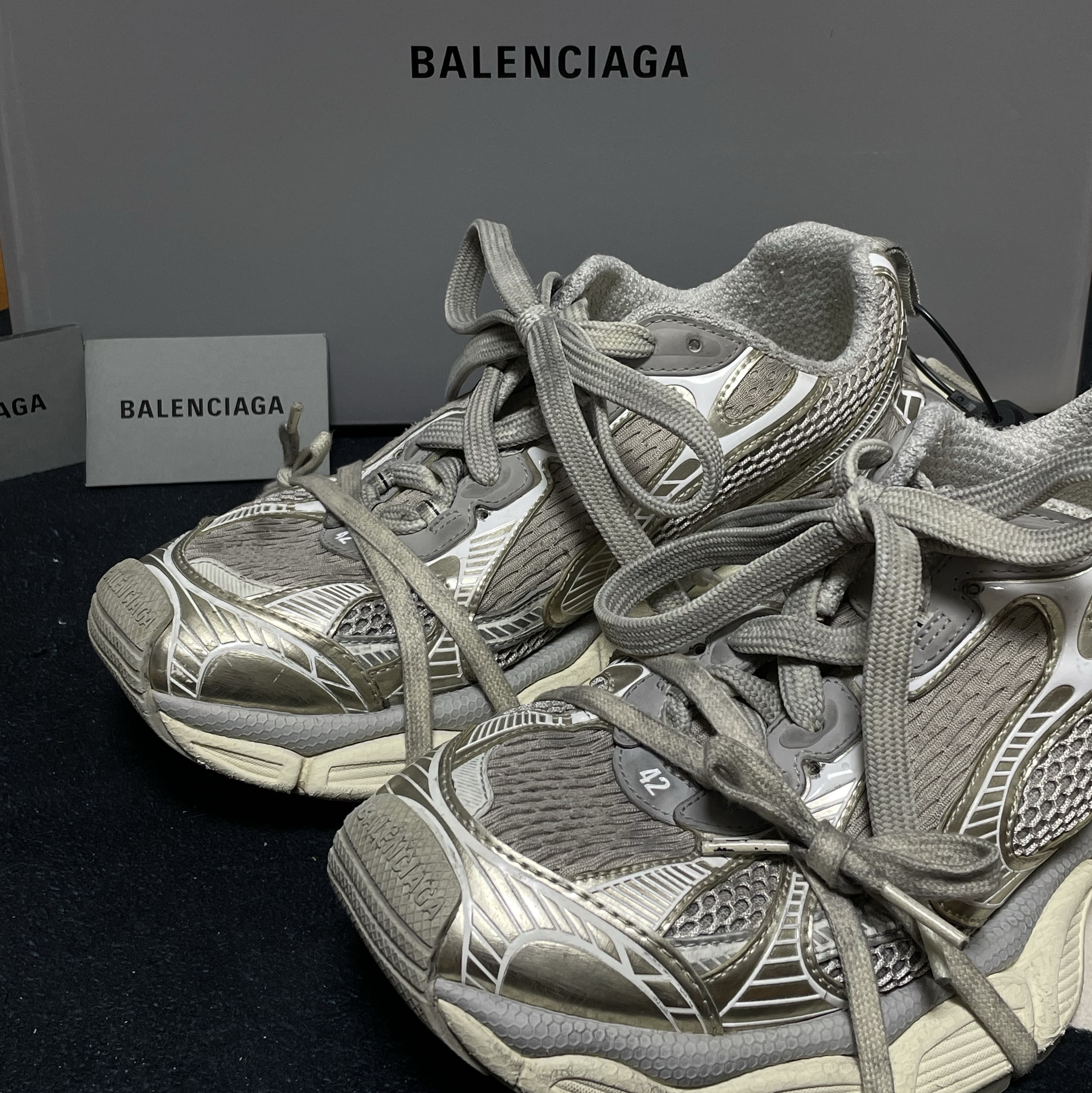Balenciaga 3XL Sneakers Light Beige 착용 스타일