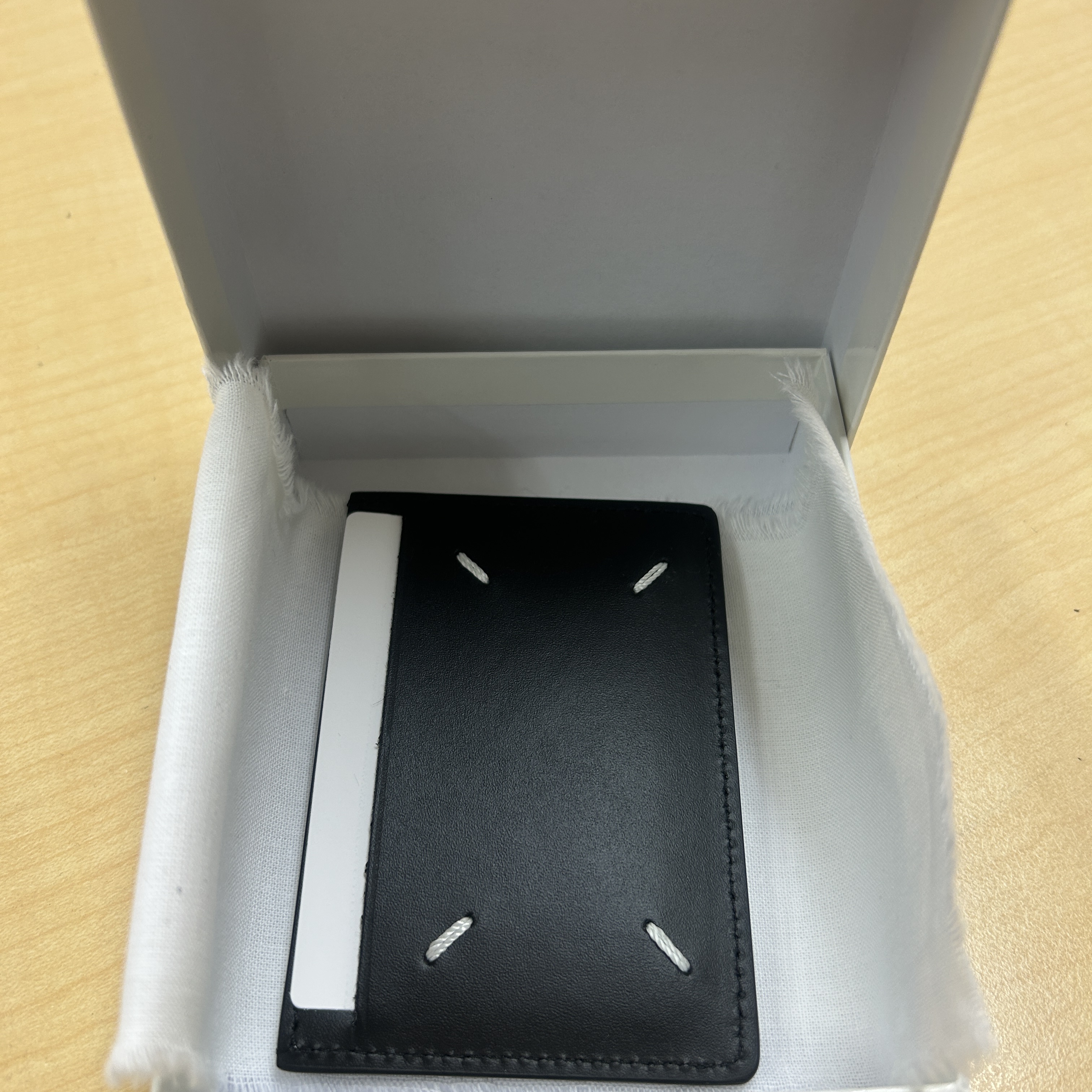 Maison Margiela Four Stitch Card Holder Black 착용 스타일
