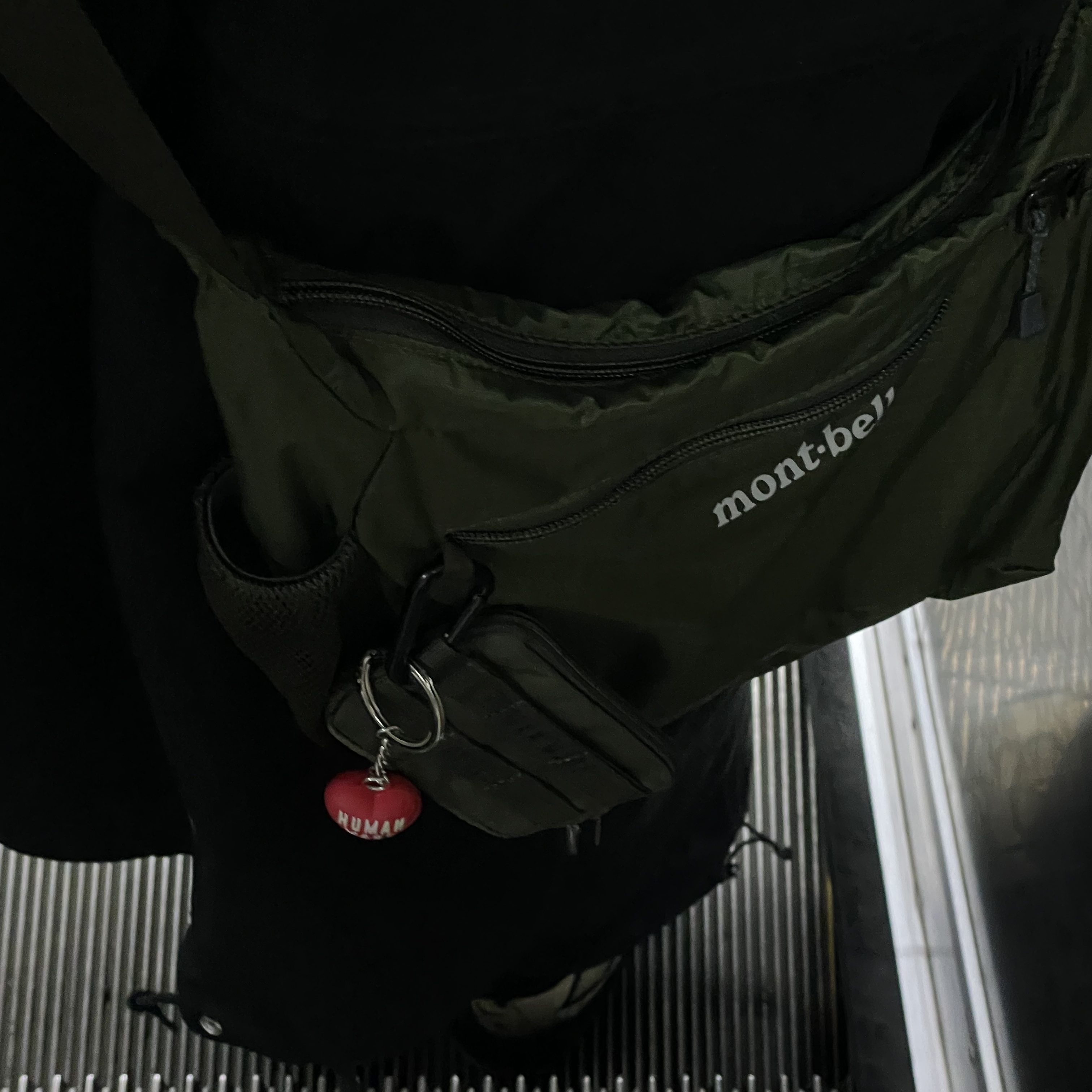 Montbell Pocketable Light Shoulder Bag Small Khaki Green, Human Made Military Card Case Olive Drab 착용 스타일