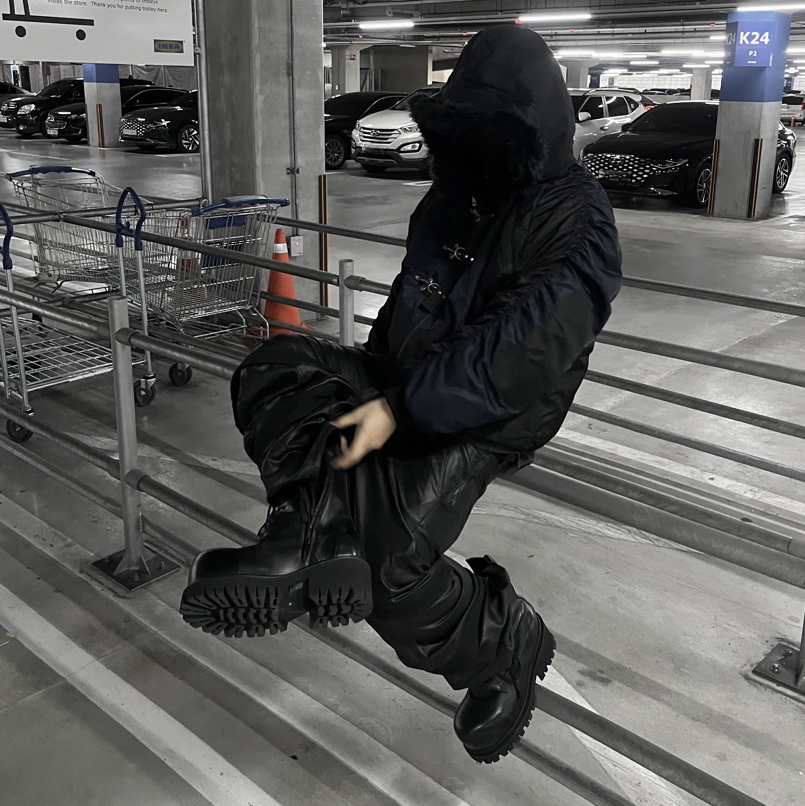 Balenciaga Stomper Bootie Black, Farfromwhat Far Layered Work Pants Coated Black 착용 스타일