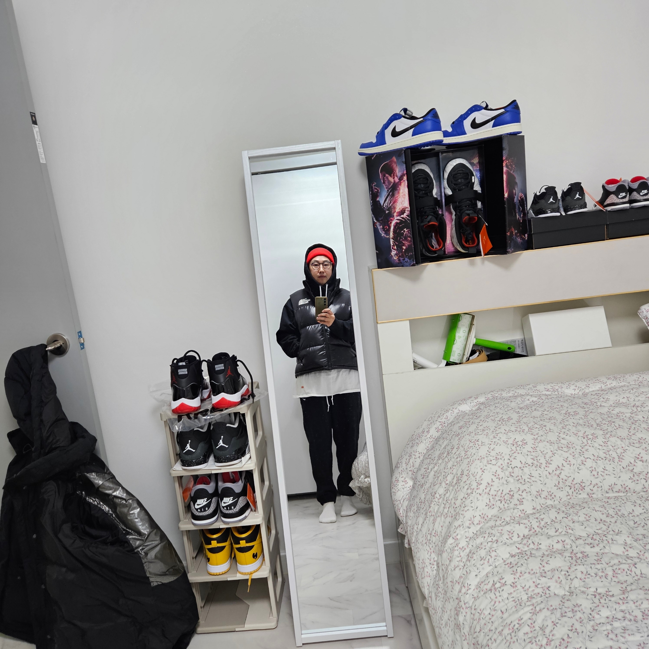 Supreme Big Stripe Beanie Red - 24FW, The North Face Nuptse On Ball Vest Black 착용 스타일 - 2