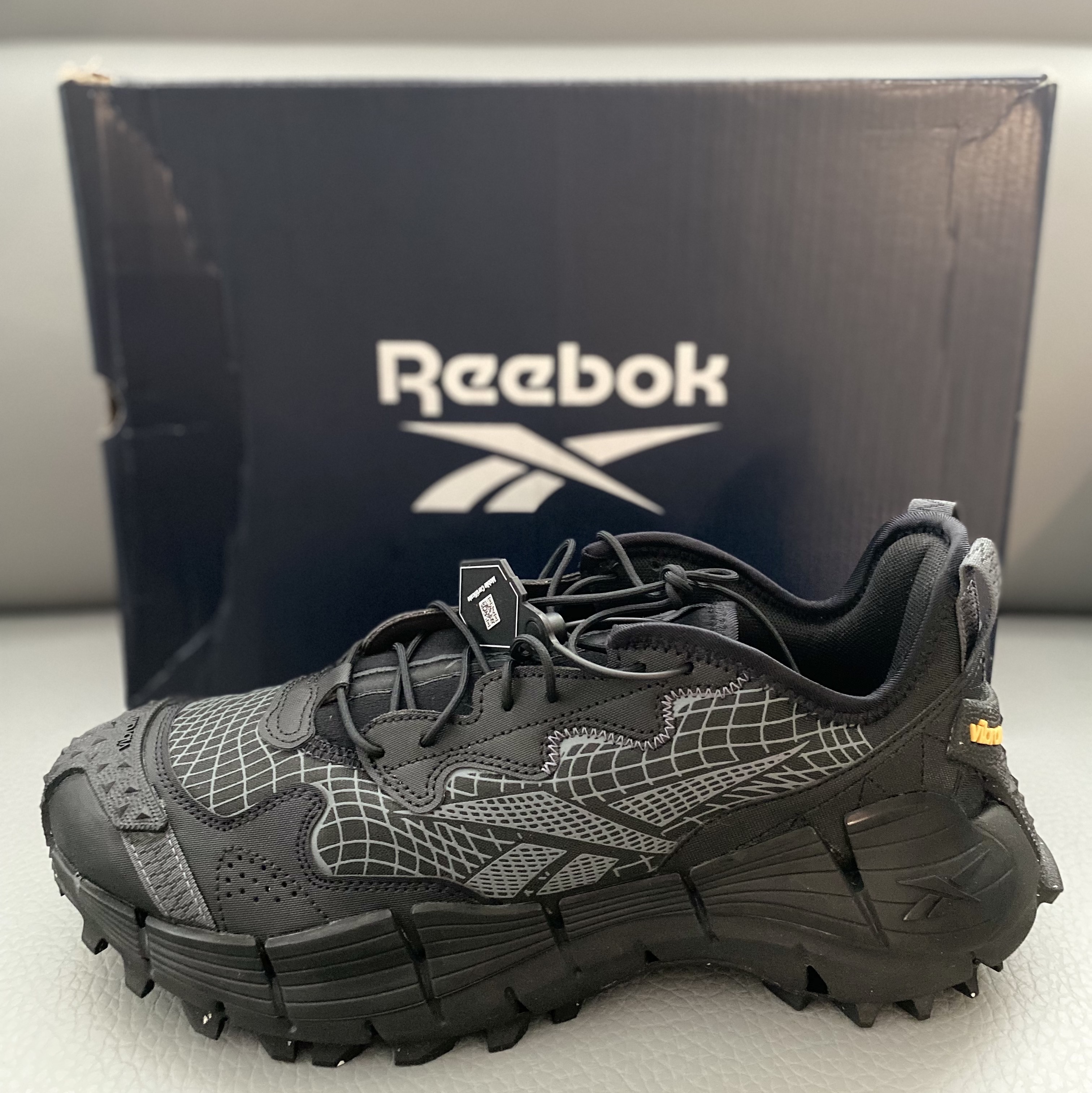 Reebok Zig Kinetica 2 Edge Black 착용 스타일