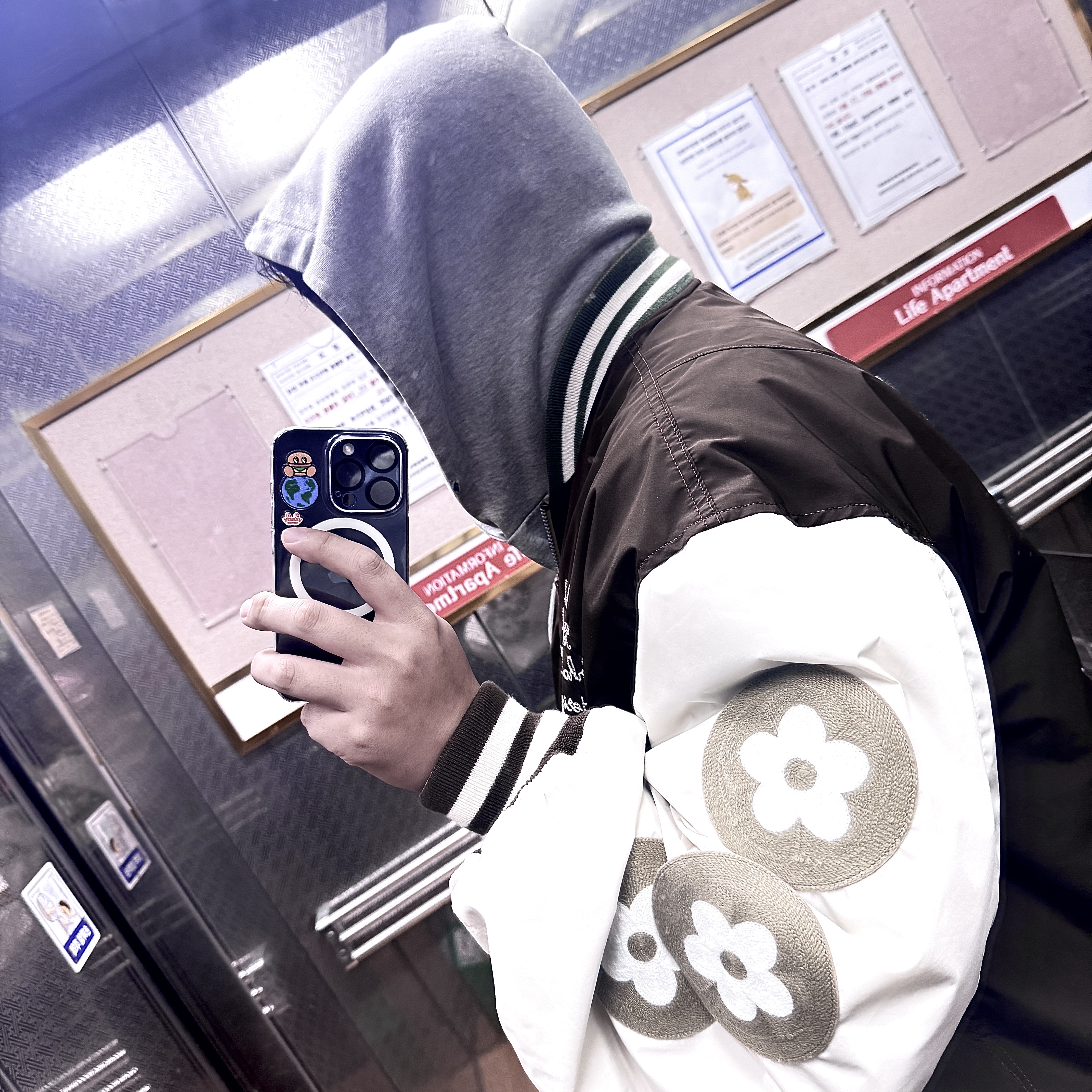 Vandy The Pink x Alpha Industries Bomber Jacket Lead Gray 착용 스타일