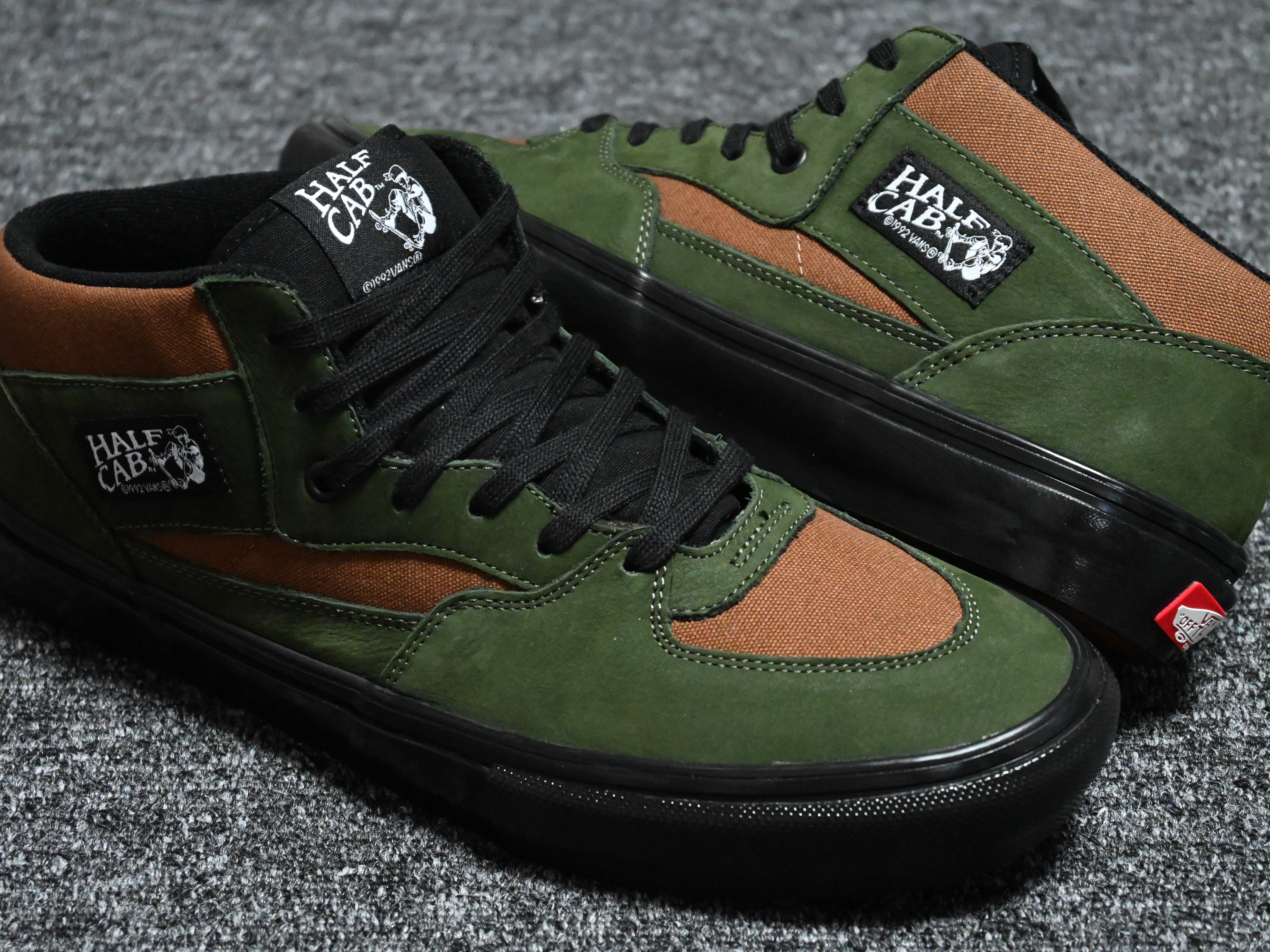 Vans Half Cab Dark Green Brown 착용 스타일