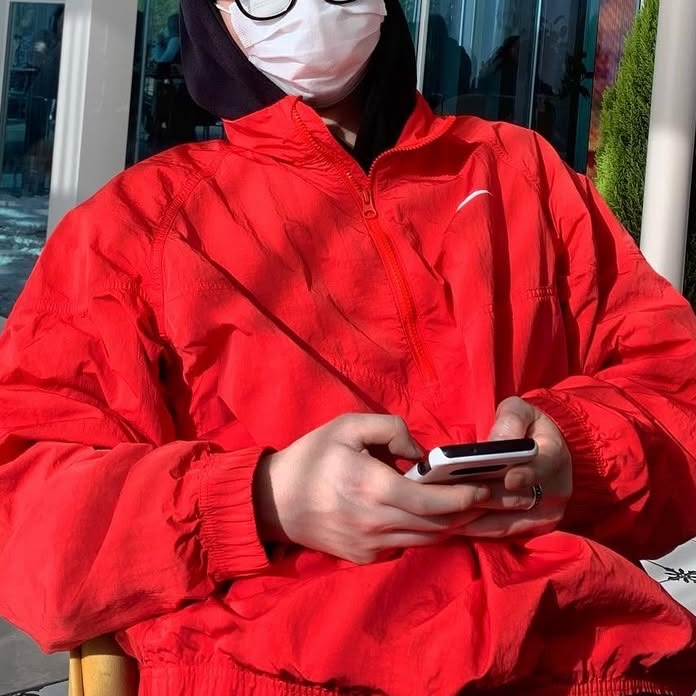 Nike x Stussy Windrunner Jacket Habanero Red 착용 스타일