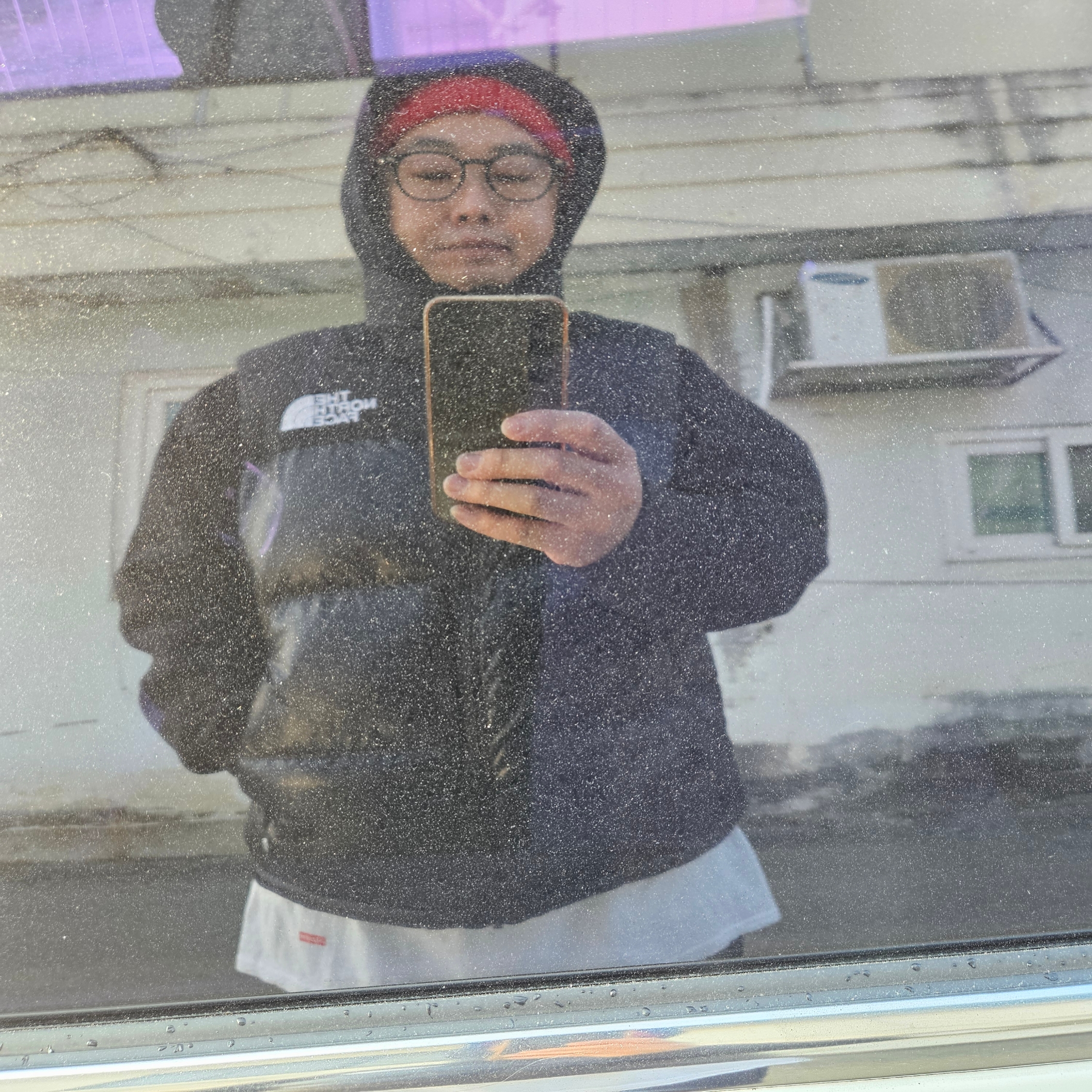 Supreme Big Stripe Beanie Red - 24FW, The North Face Nuptse On Ball Vest Black 착용 스타일 - 3