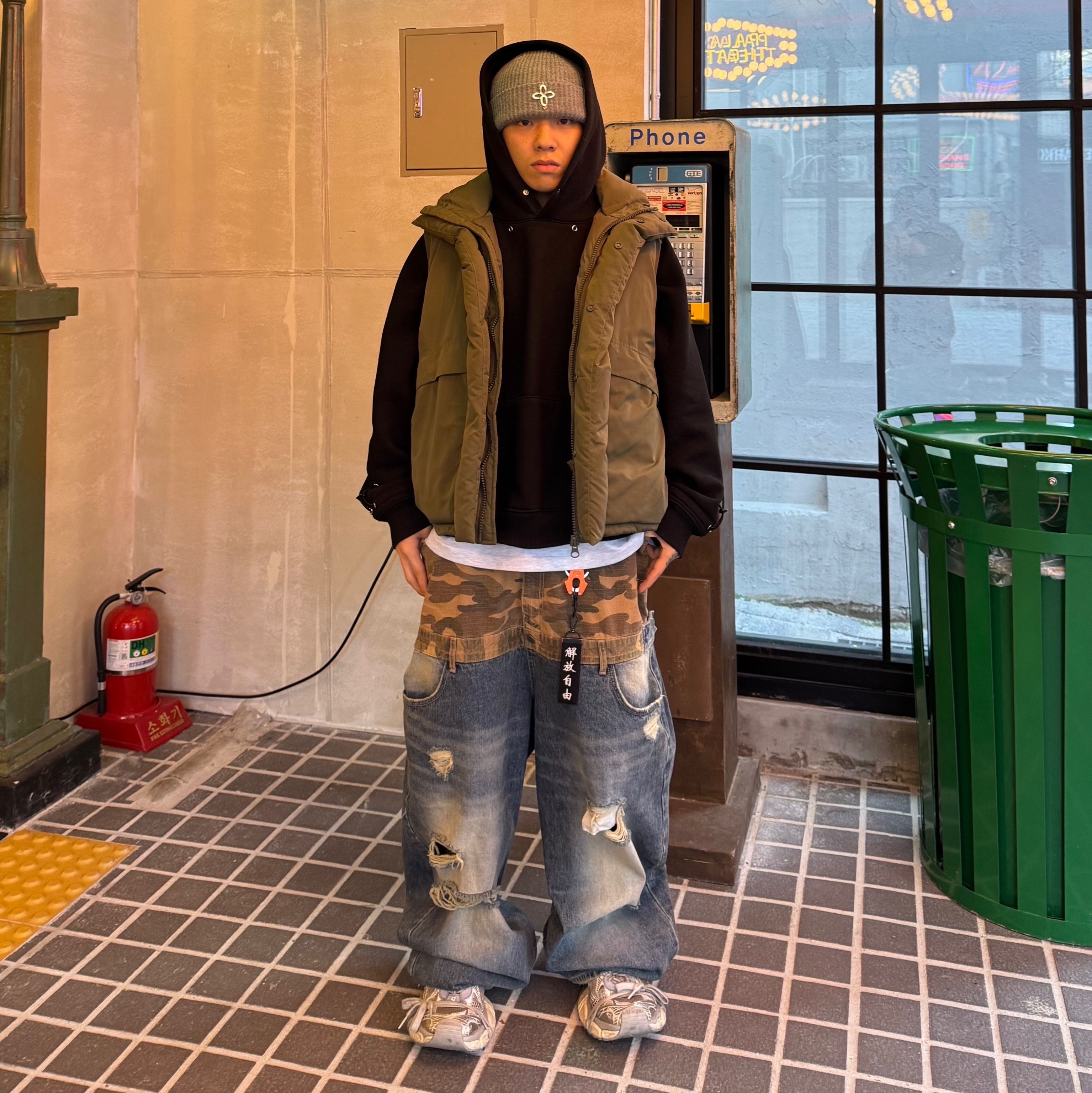 Balenciaga 3XL Sneakers Light Beige 착용 스타일 - 1