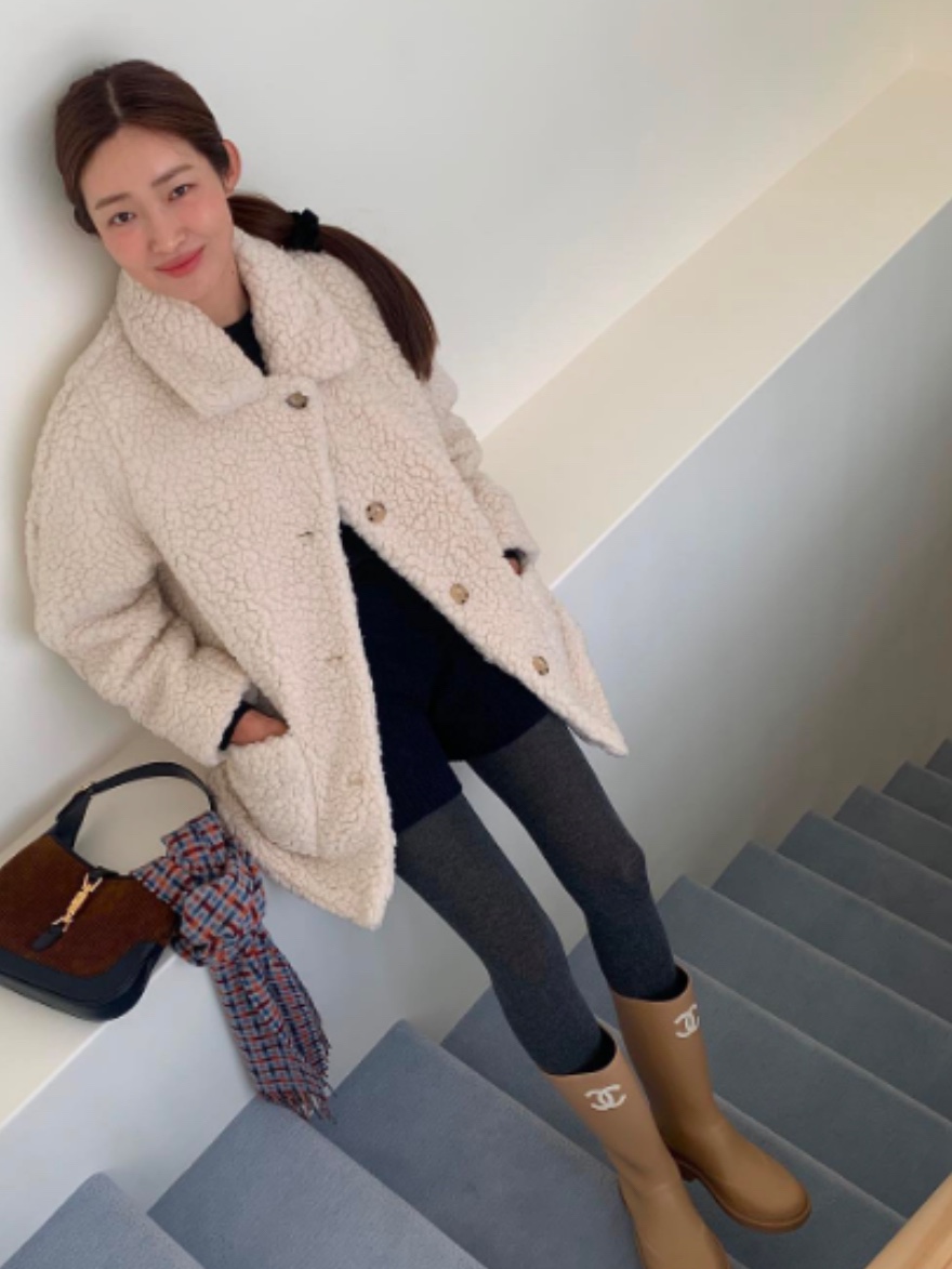 (W) Chanel High Boots Caoutchouc & Dark Beige 착용 스타일