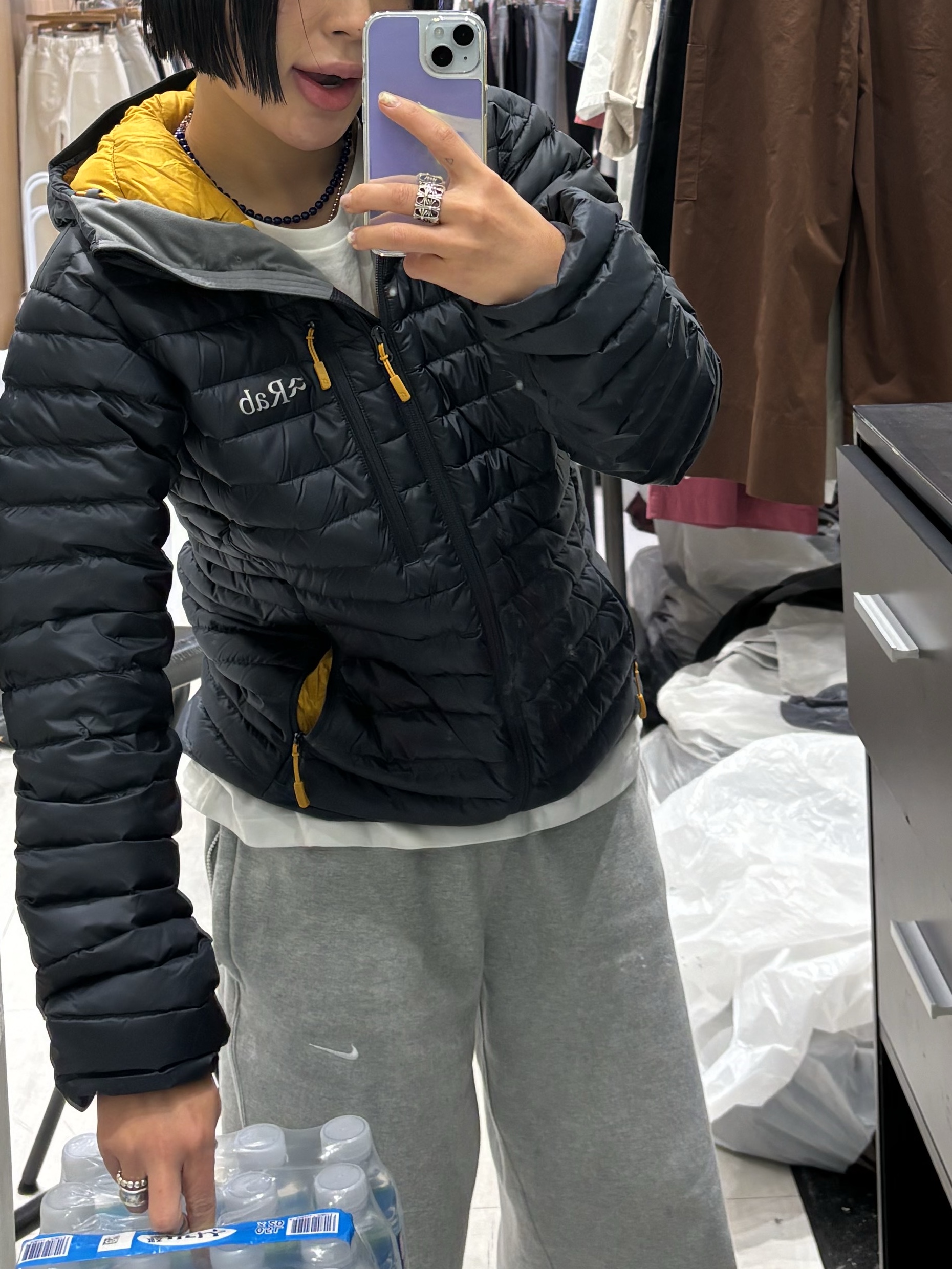 Rab Microlight Alpine Jacket Beluga 착용 스타일 - 2
