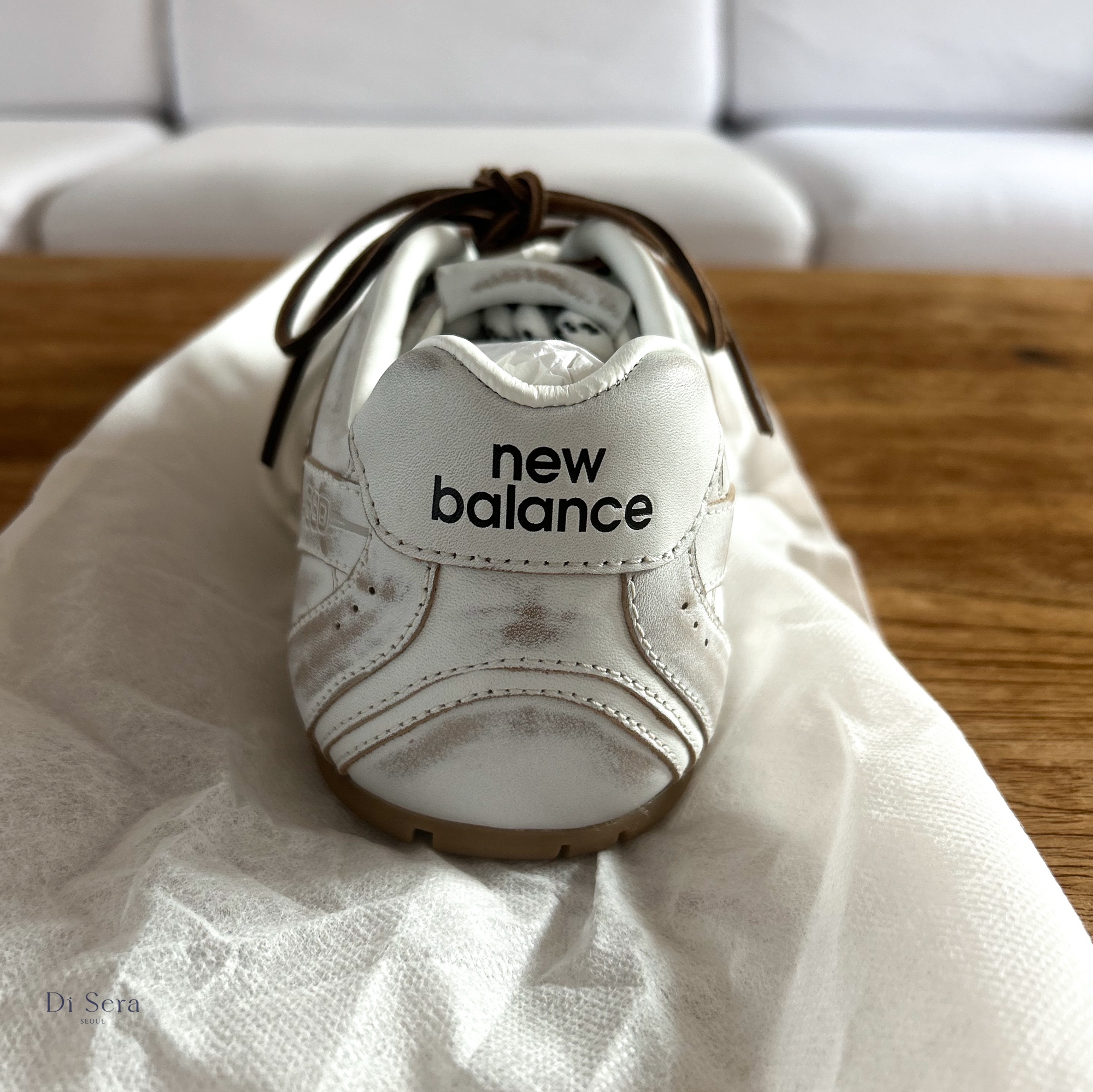 (W) New Balance x Miu Miu 530 SL Leather Sneakers White 착용 스타일 - 6