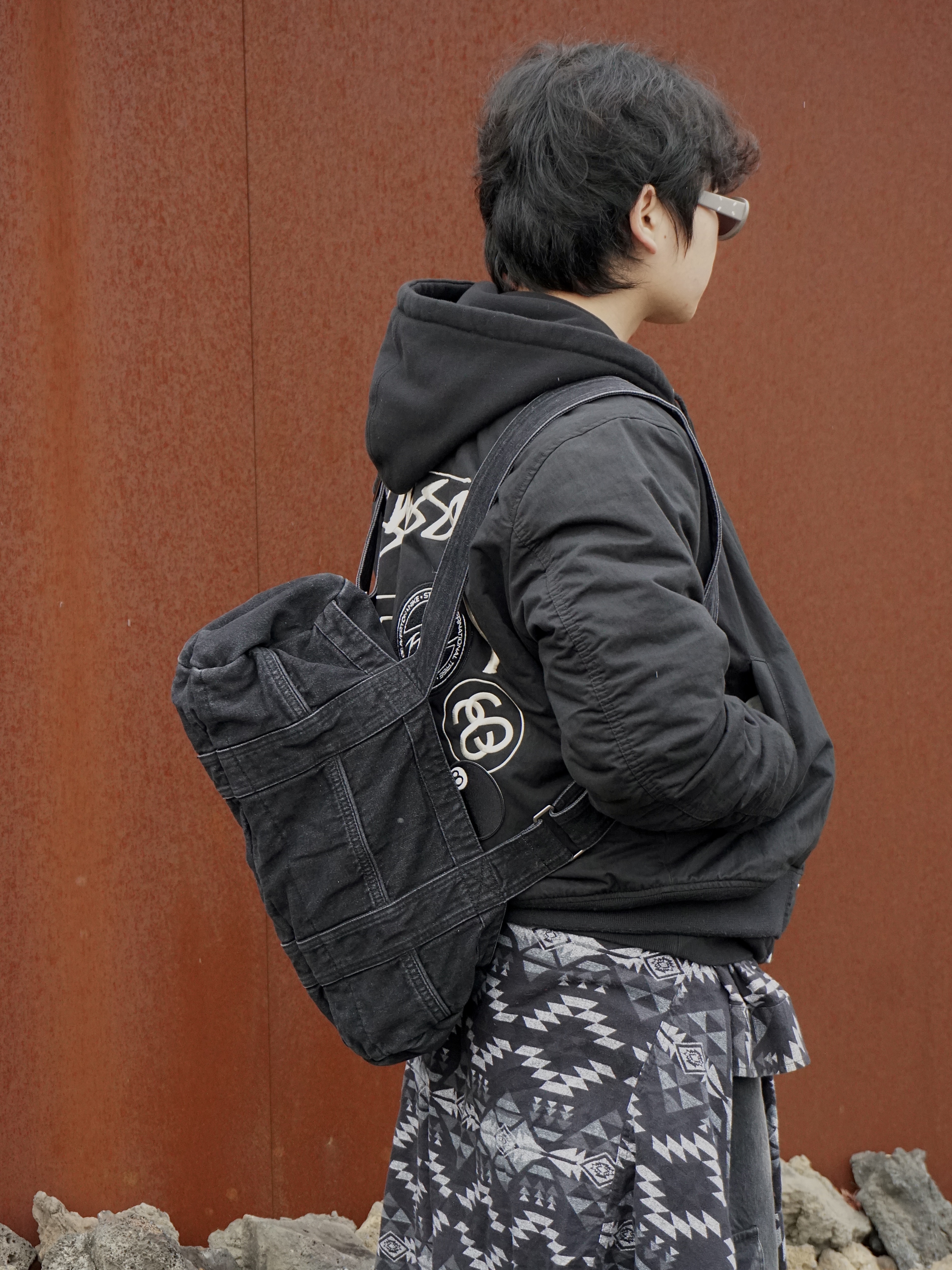 Nike x Stussy Reversible Jacket Black (FJ9153-010), Balenciaga Stapler Sneaker Beige Grey 착용 스타일 - 8