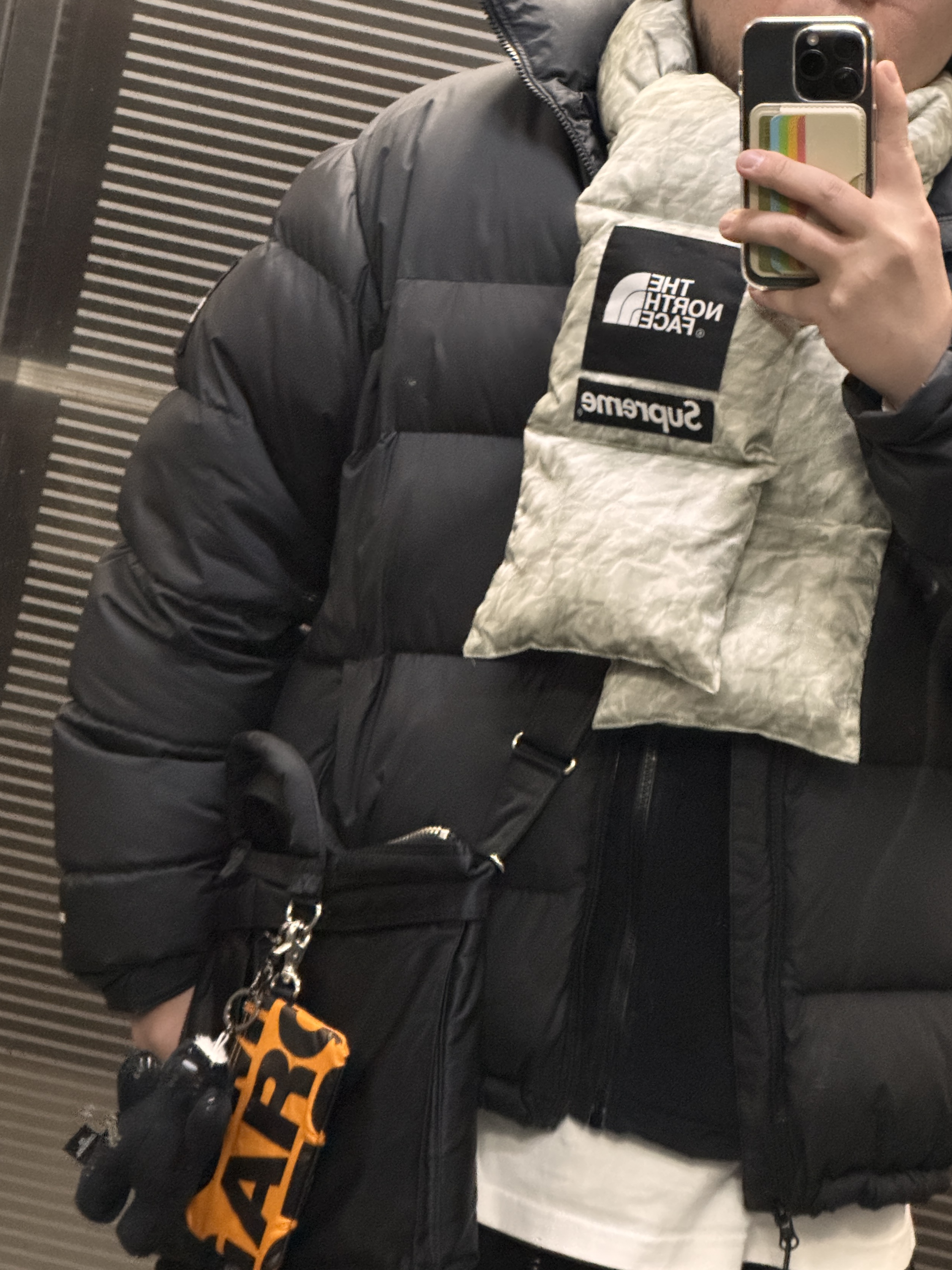 The North Face 1992 Nuptse Jacket Charcoal, Supreme x The North Face Paper Print 700-Fill Down Scarf 착용 스타일